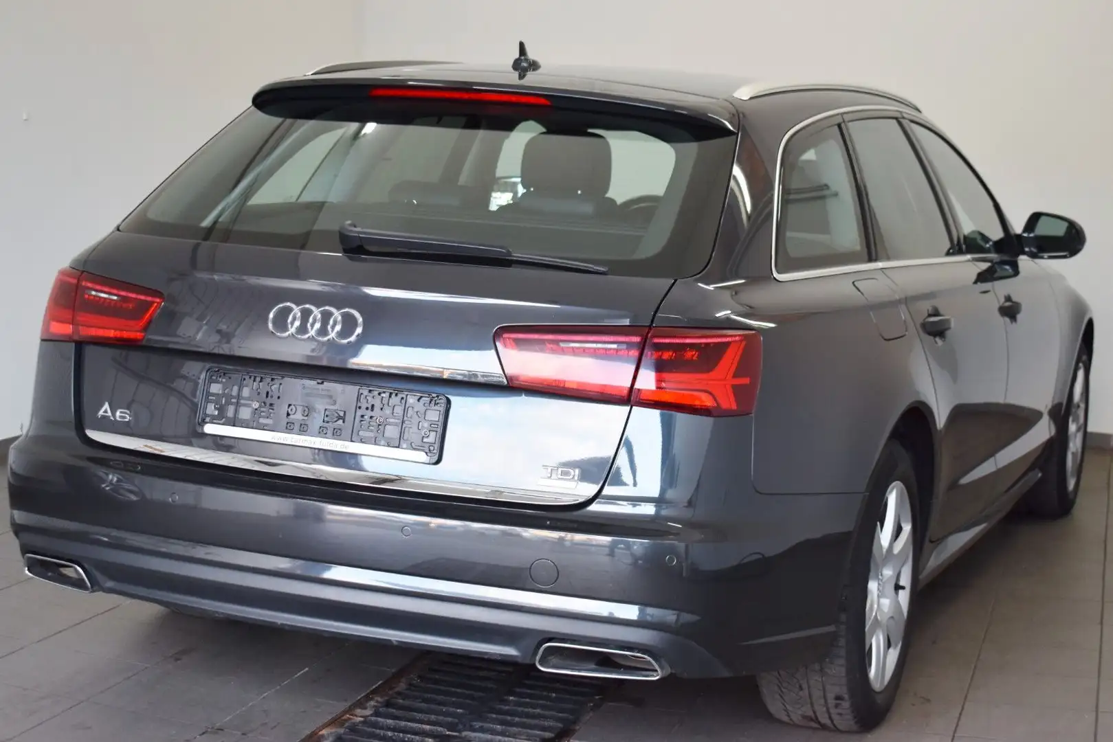 Audi A6 Avant 2.0 TDI ultra T.Leder,Navi,Xenon,SH,PDC Šedá - 2