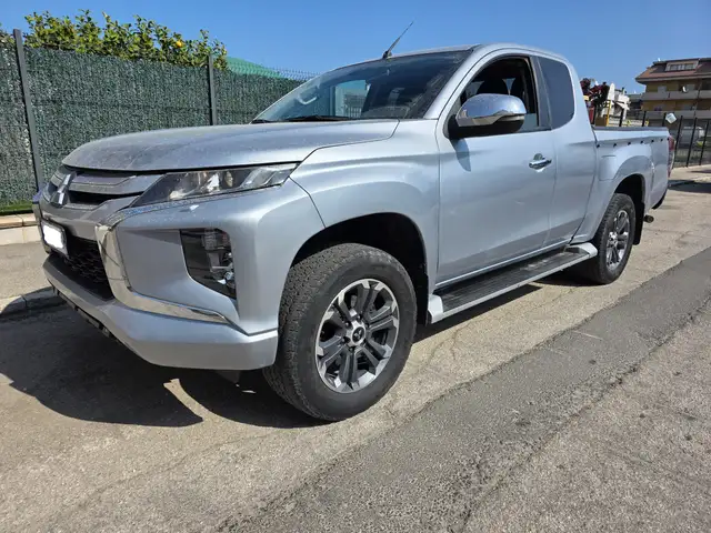 Mitsubishi L200 L200 Cab VI 2019 d.cab 2.3d Hurricane 4wd 150cv