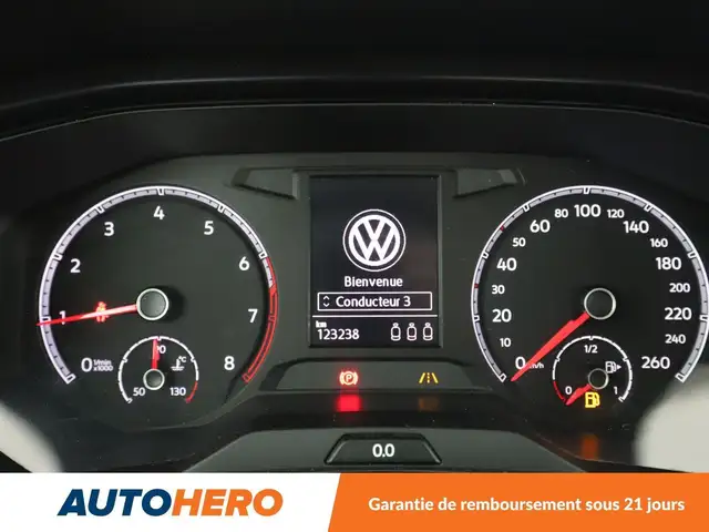 Volkswagen T-Roc view 20