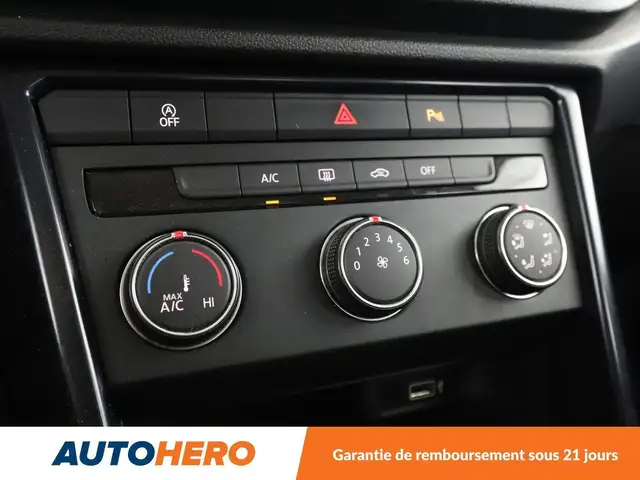 Volkswagen T-Roc view 26