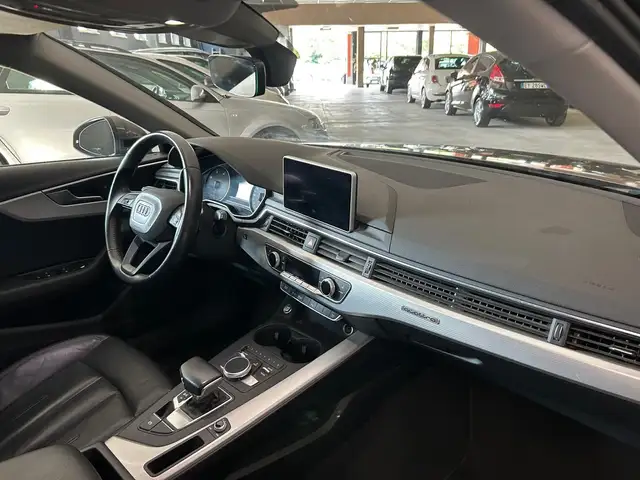 Audi A4 view 10