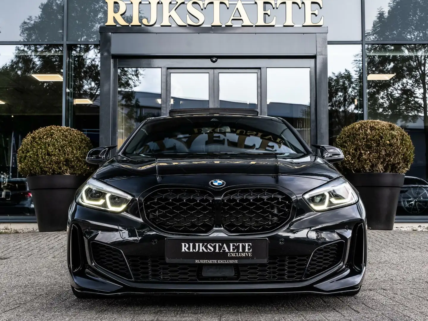 BMW 135 1-serie M135i xDrive High Executive|PANO|MAXTON|19 Negru - 2