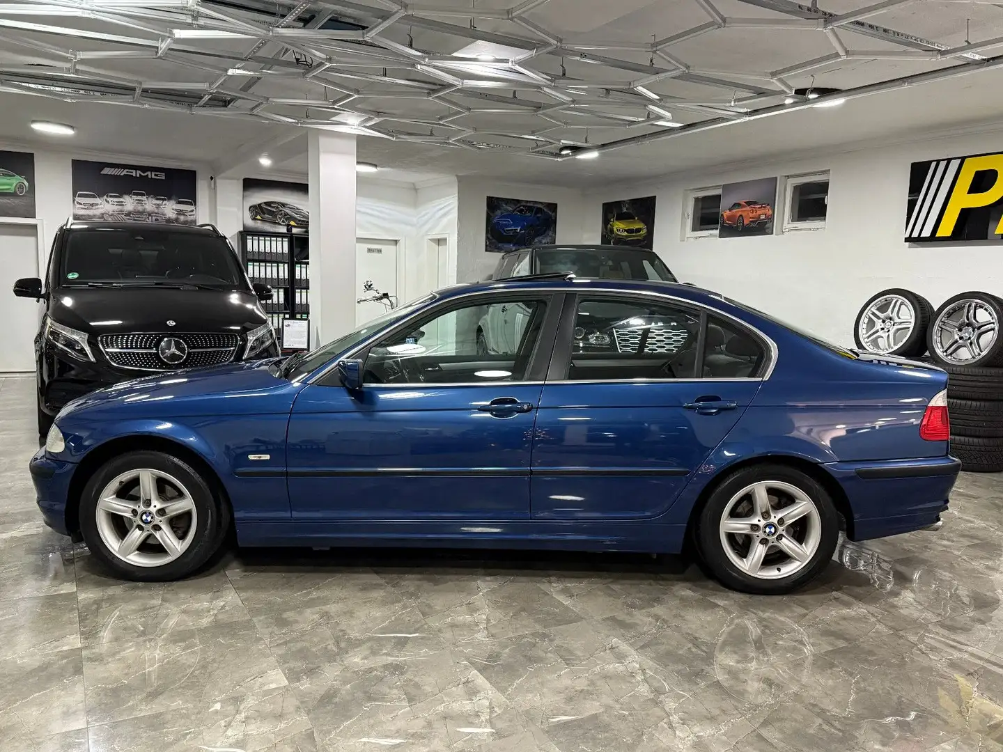 BMW 320 i Lim. / 2.Hand Xenon Schiebedach Sitzheizung Blau - 2