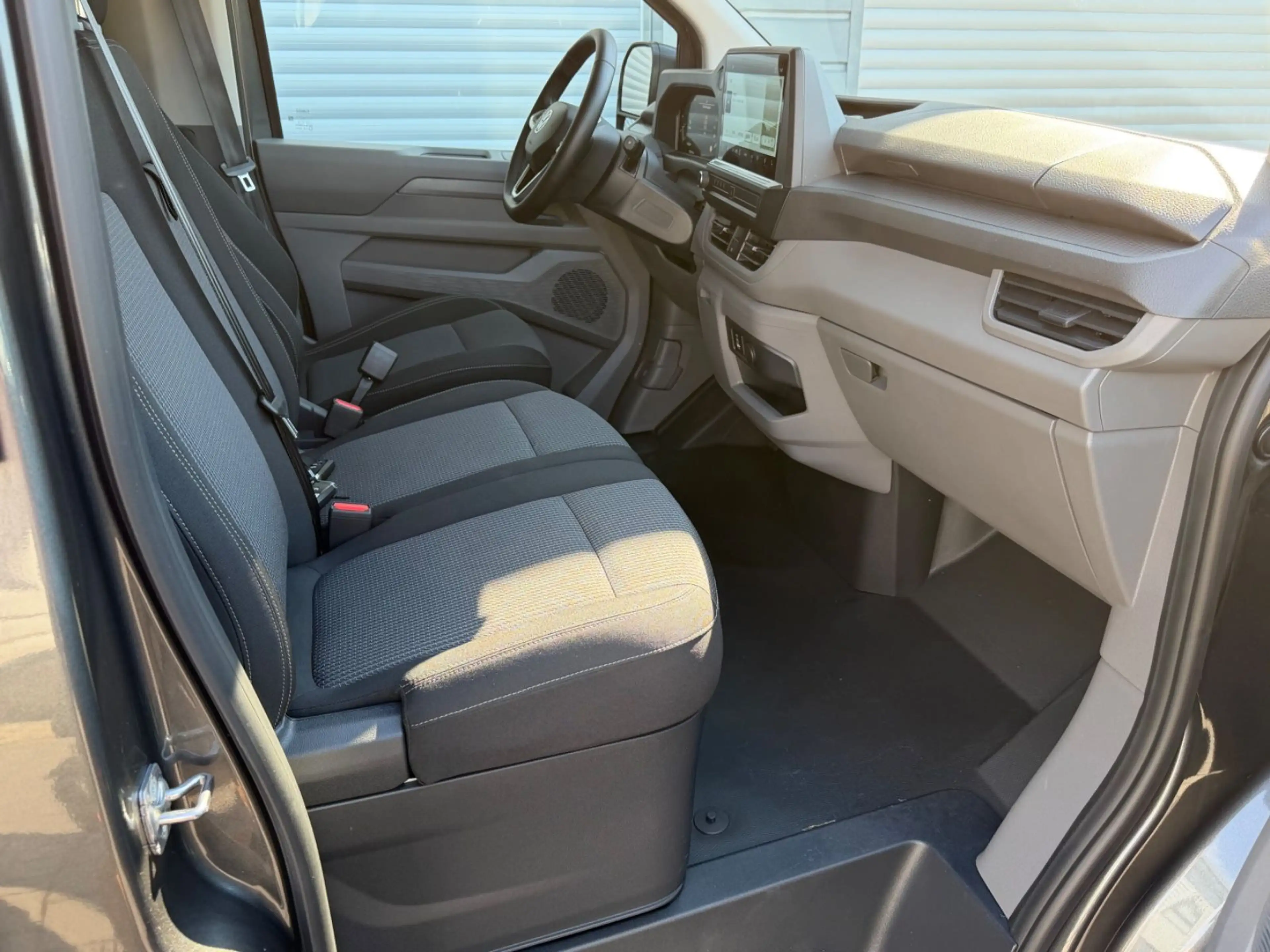 Volkswagen T7 Caravelle LR Autom. LED Kamera Digital — photo 11
