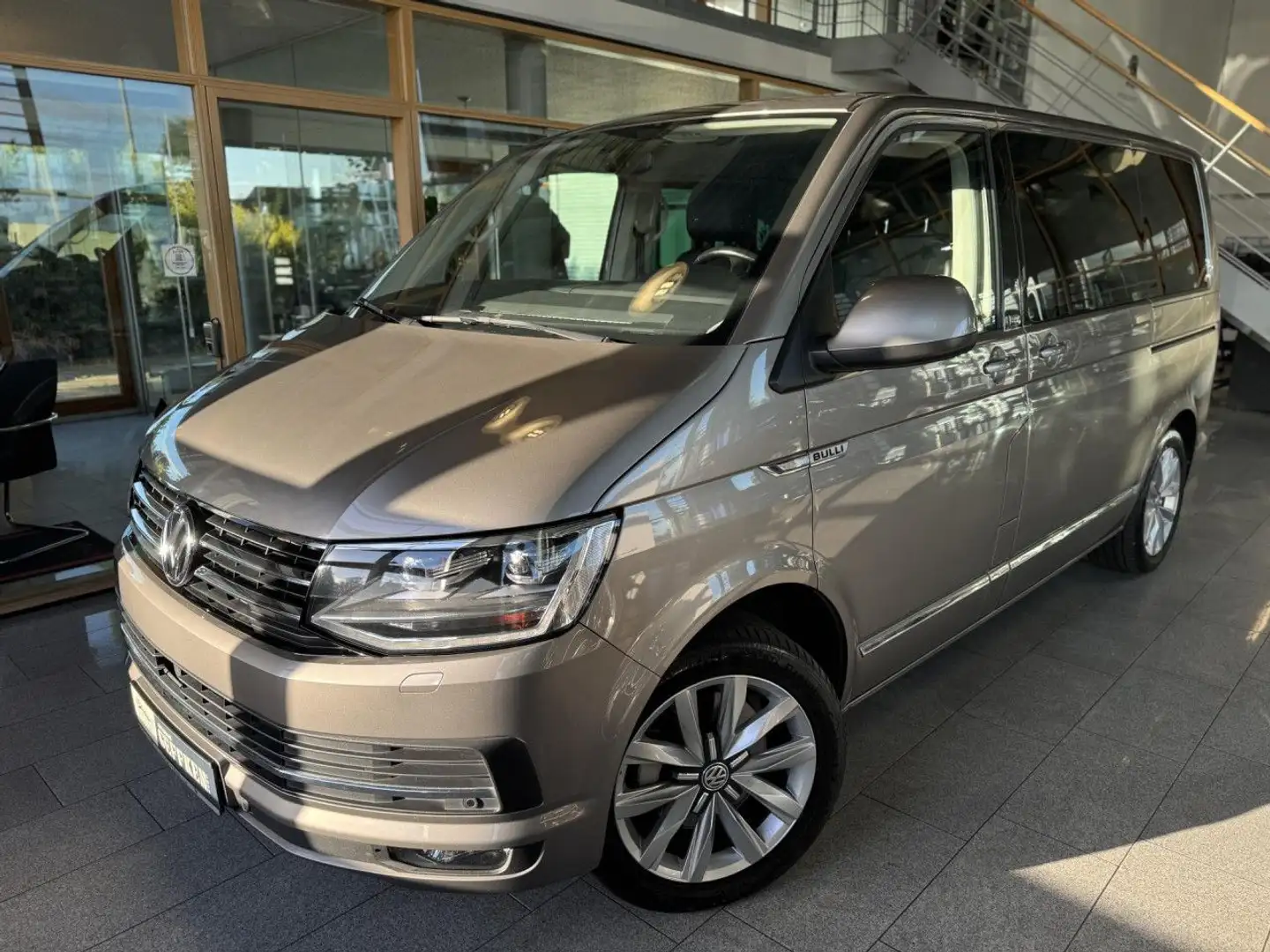 Volkswagen T6 Multivan Multivan 4MOTION Generation Six, Standheizung! LED Grijs - 1