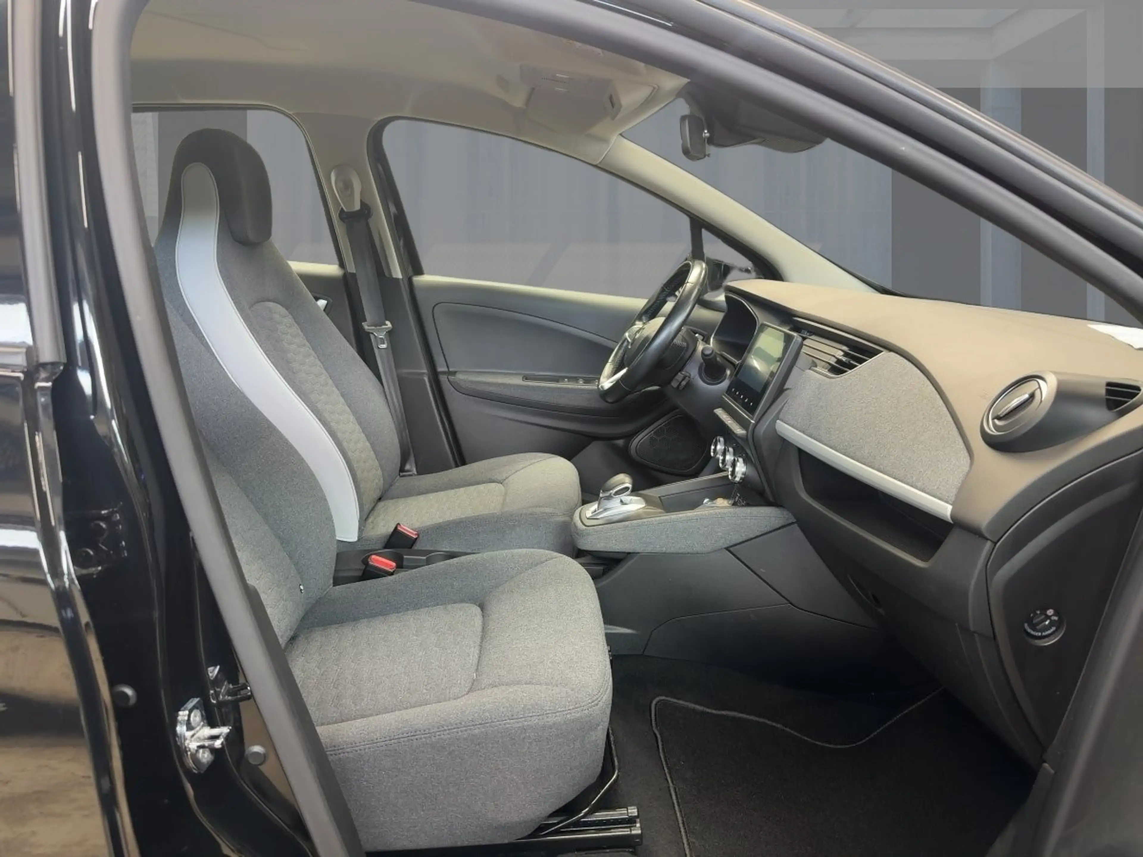 Renault ZOE R135 Z.E. 50 Experience CCS — photo 8