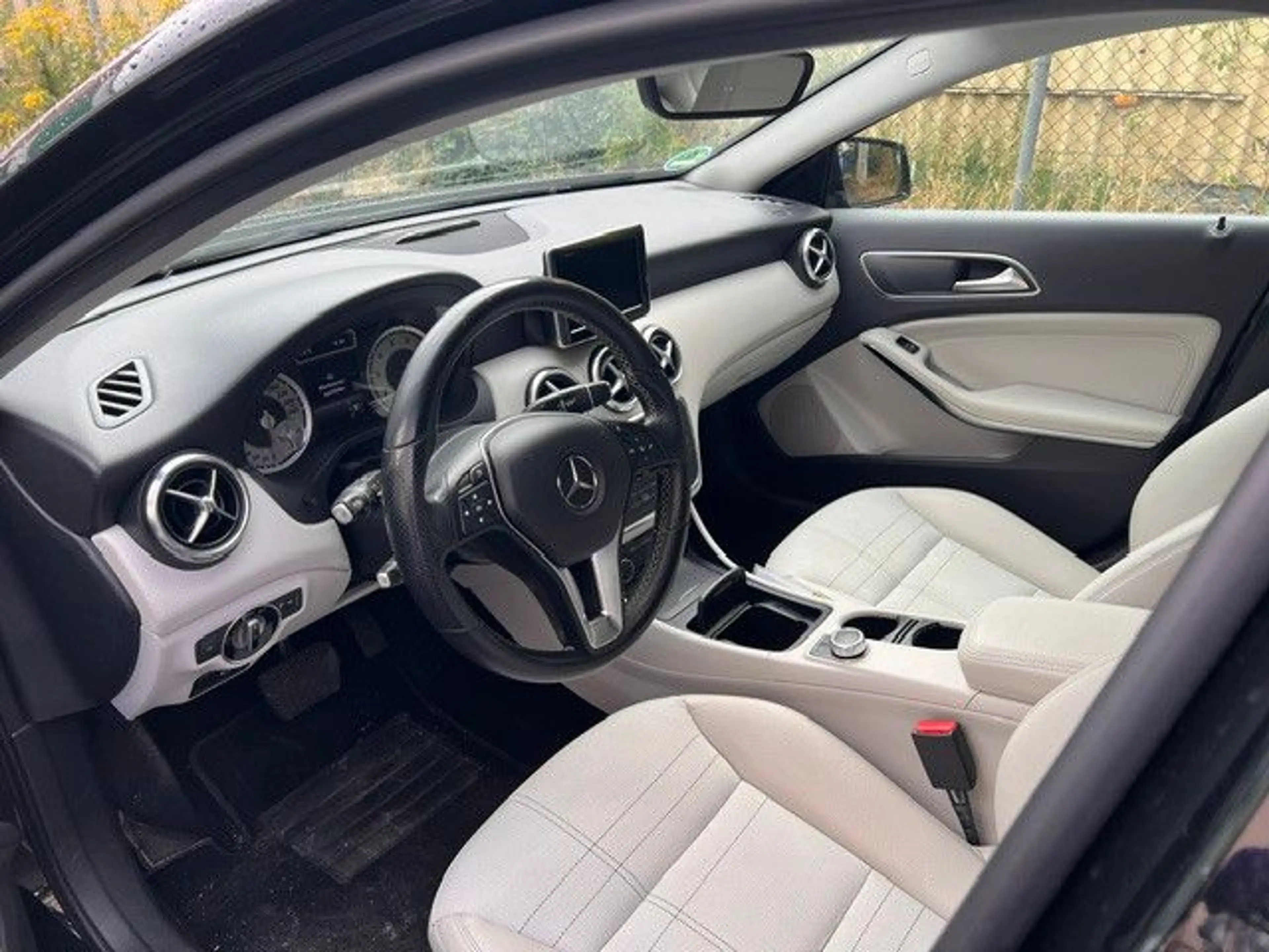 Mercedes-Benz A 200 7G-DCT Urban Comand Kamera — photo 7