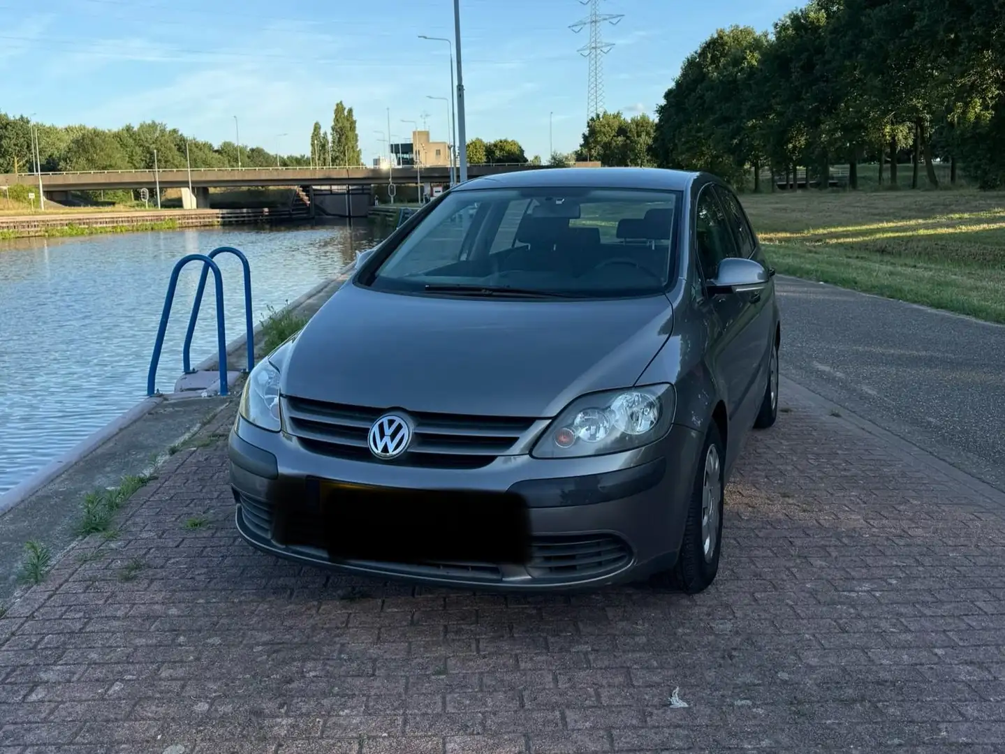 Volkswagen Golf Plus Golf Plus 1.6 FSI Comfortl.Bns Grijs - 1