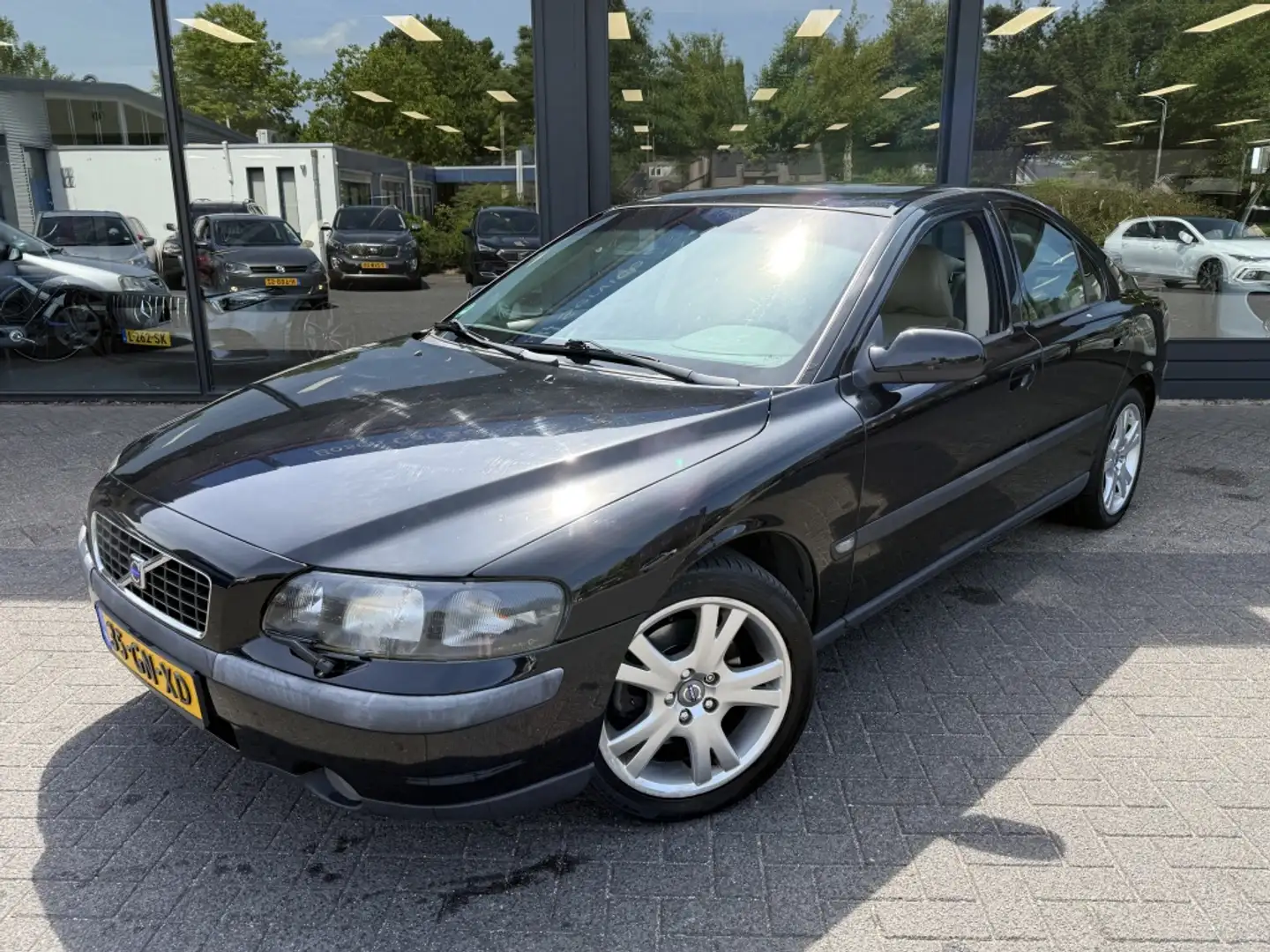 Volvo S60 2.4 T Zwart - 1