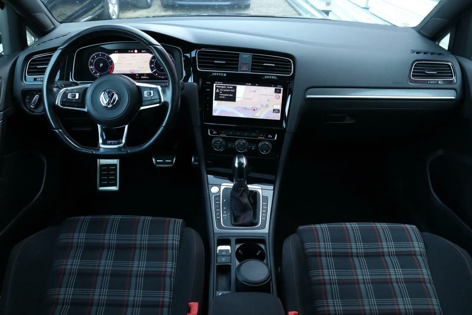 Volkswagen Golf GTI 7.5 DSG / Vol Opties! / 230PK! / DSG / ACC / Pano Zwart - 2