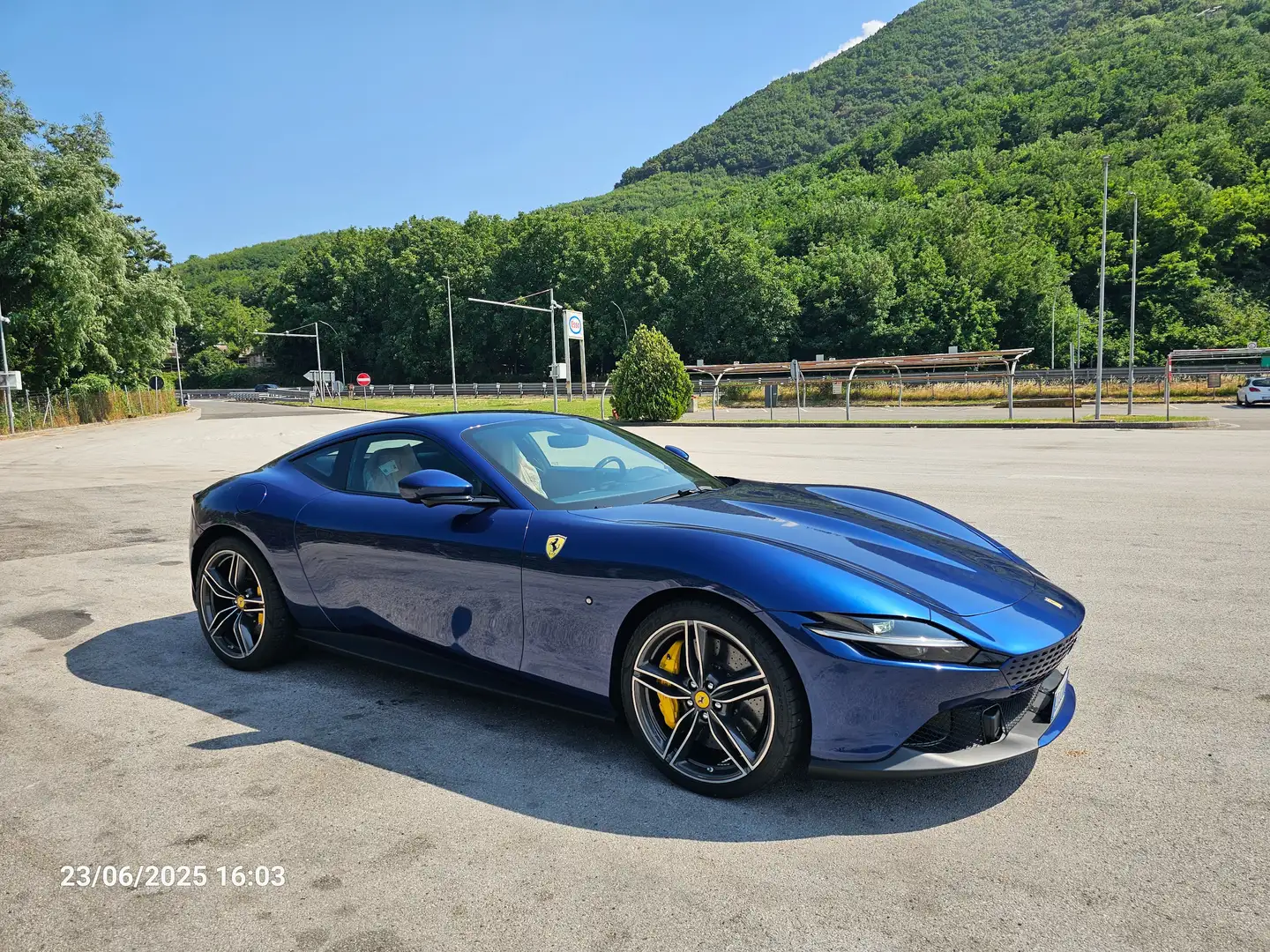 Ferrari Roma UFFICIALE ITALIA come nuova Disponibile in sede Blau - 1