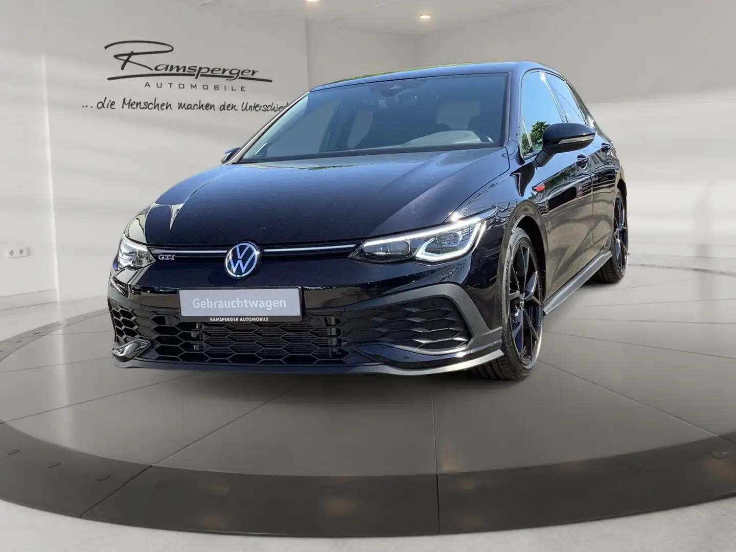 Volkswagen Golf VIII 2.0 TSI DSG GTI Clubsport AKRA Matrix Schwarz - 2