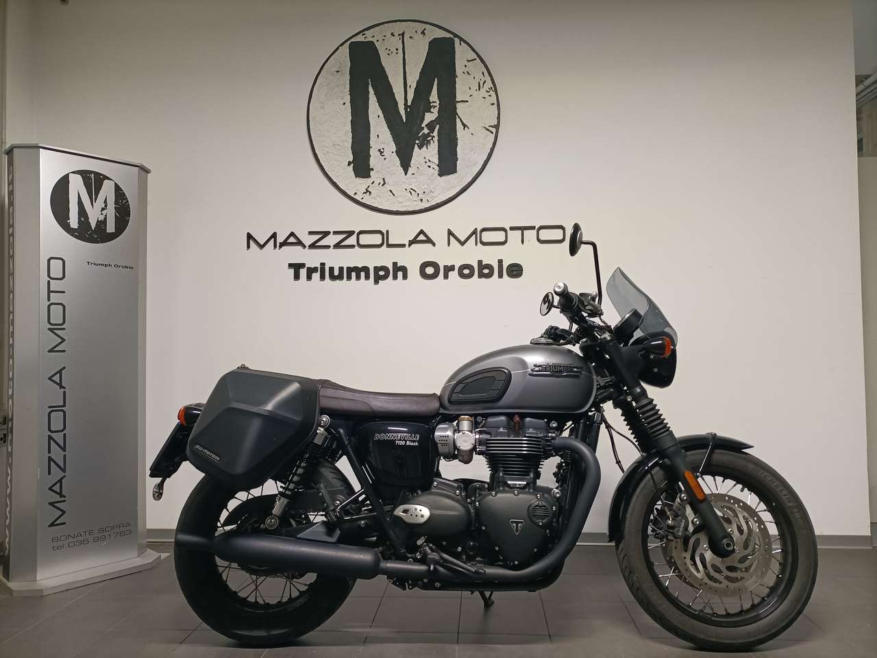 Triumph Bonneville T120 Black