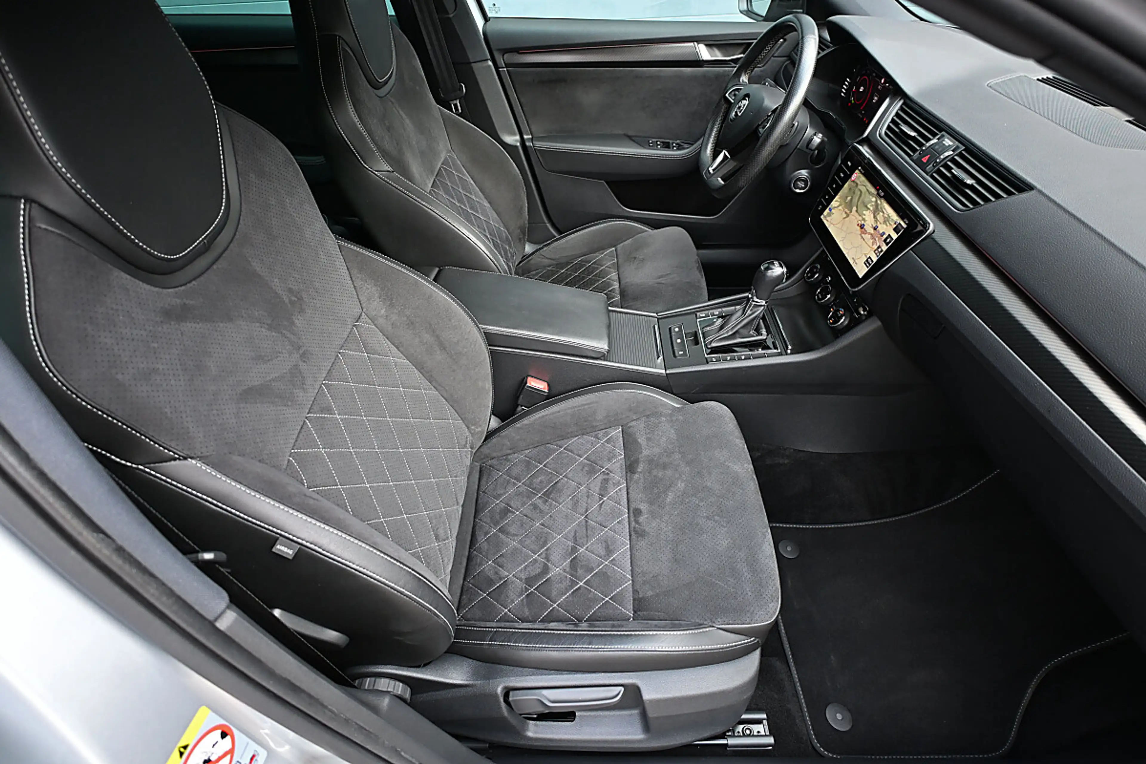 Skoda Superb Kombi 2,0 TDI Sportline DSG ACC, MatrixLED, Pan... — photo 10