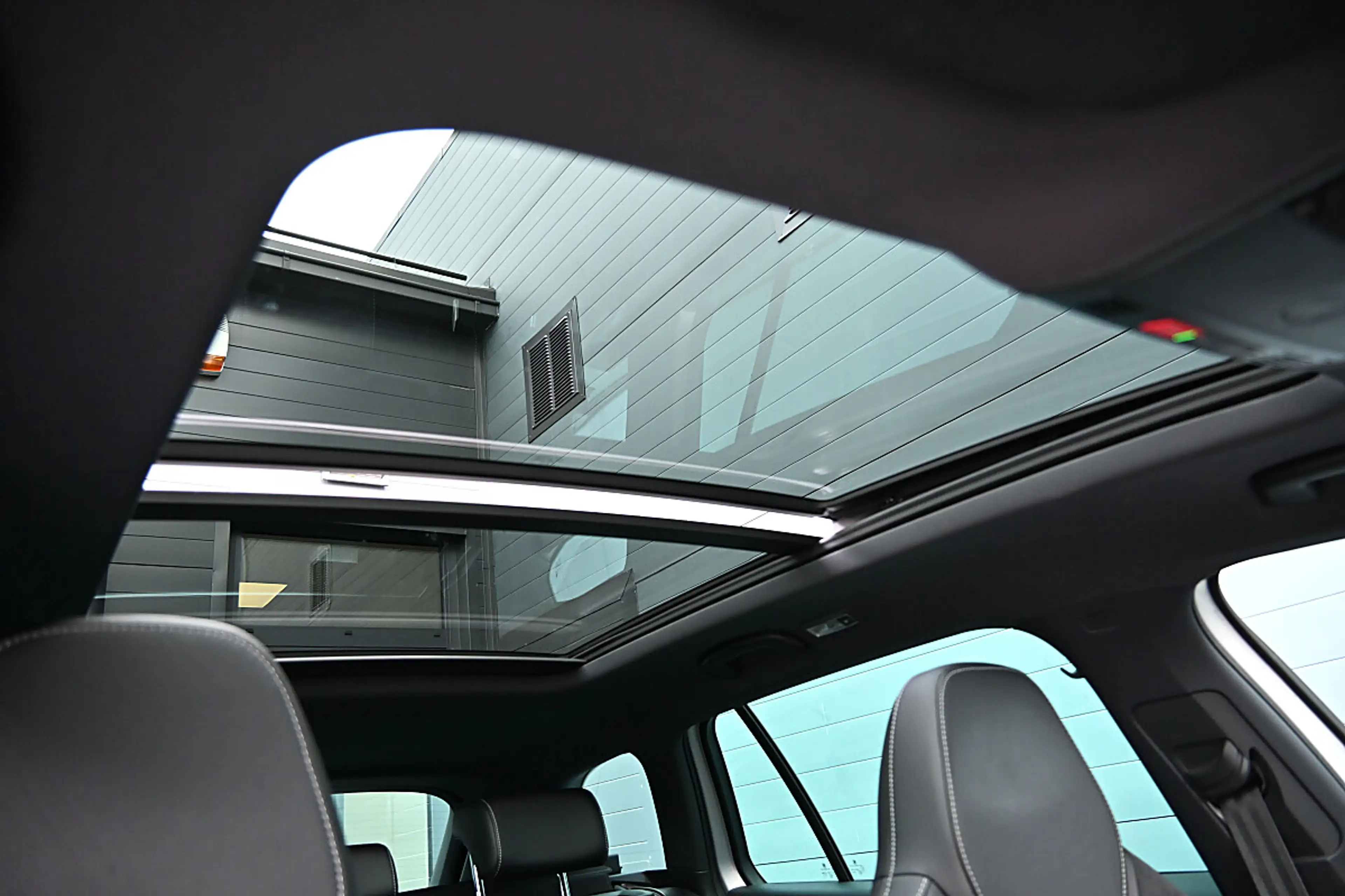 Skoda Superb Kombi 2,0 TDI Sportline DSG ACC, MatrixLED, Pan... — photo 6