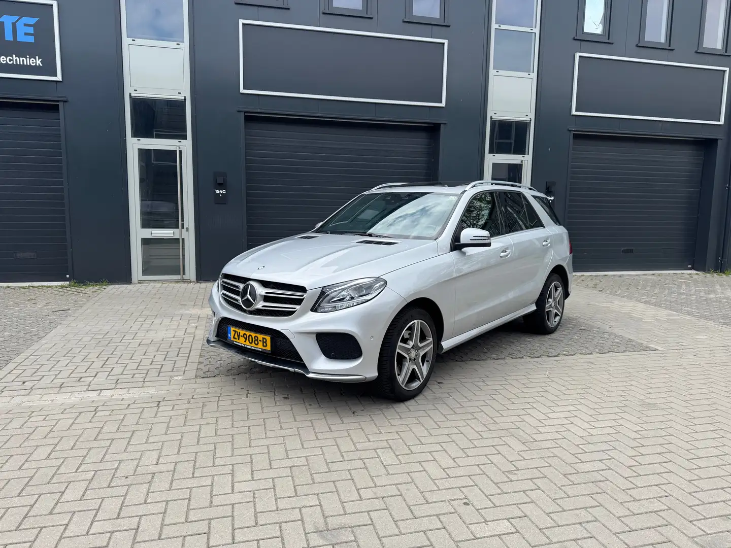 Mercedes-Benz GLE 250 GLE 250 Stříbrná - 2