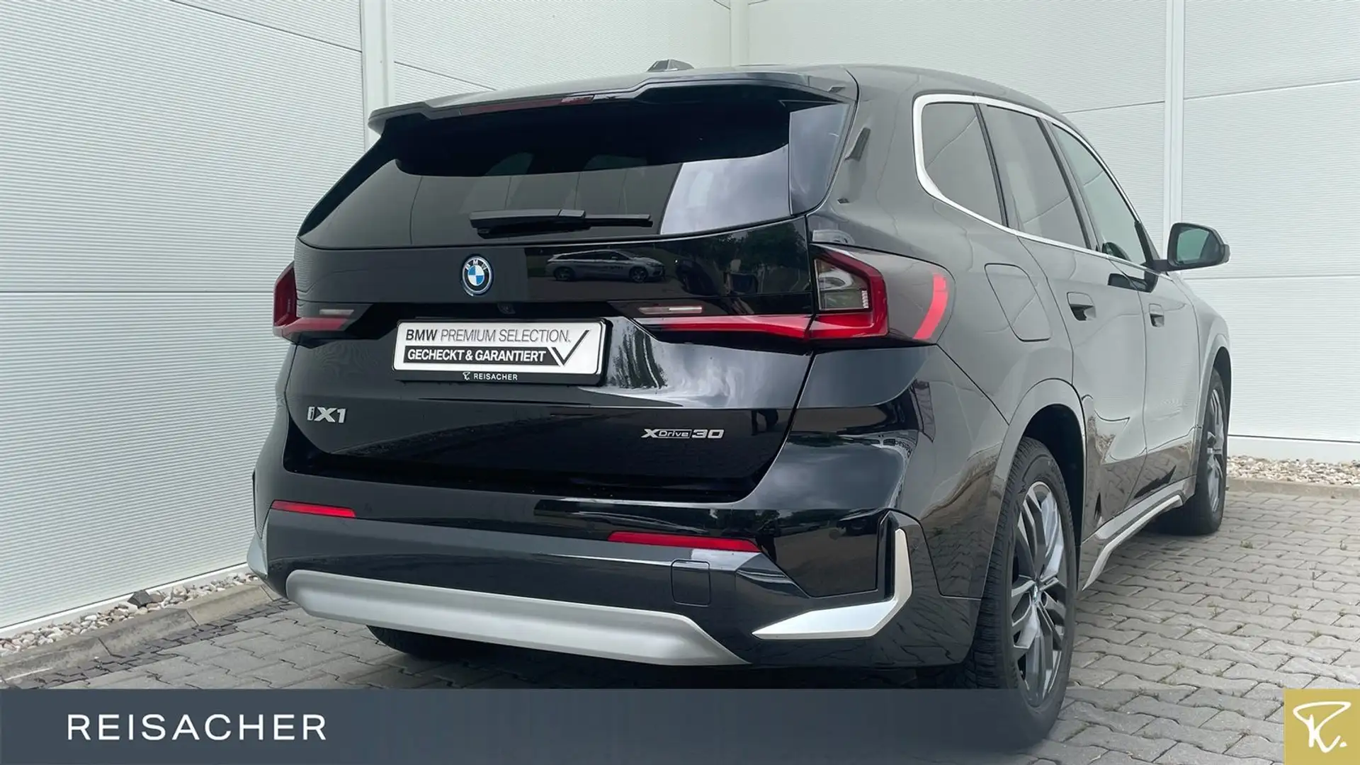 BMW iX1 IX1 XDRIVE30 DAPr.LCProf.HuD,360°,adLED,el.Sitze Schwarz - 2