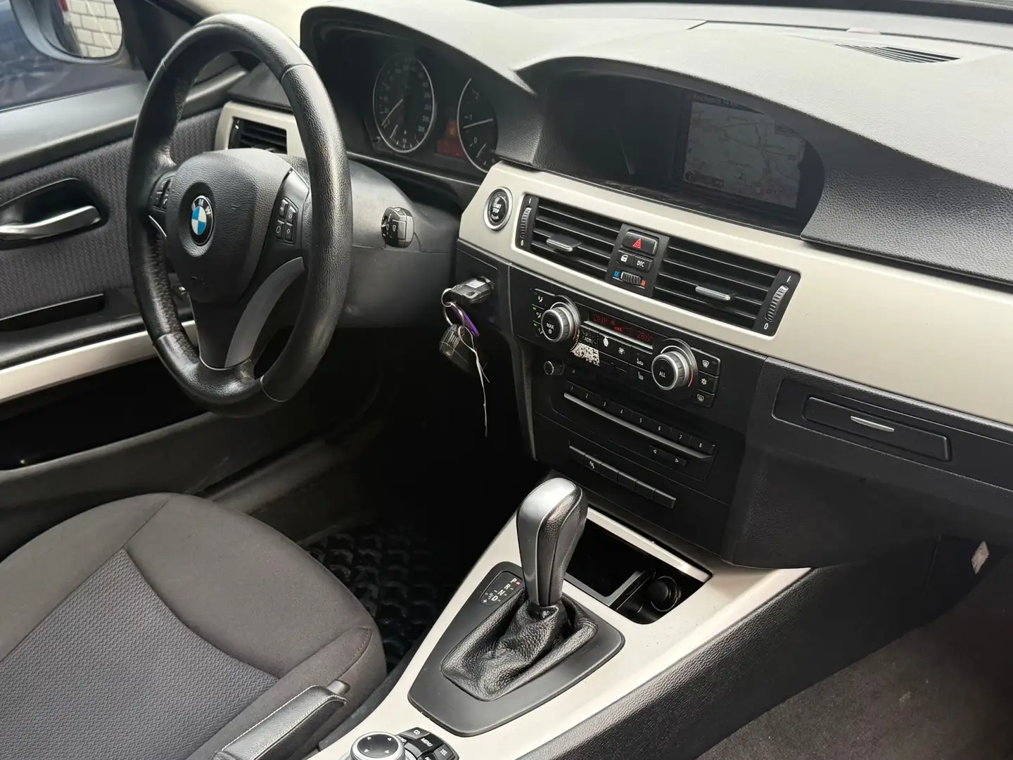 BMW 318 3-serie Touring 318i Business Line Automaat Navi C Schwarz - 2
