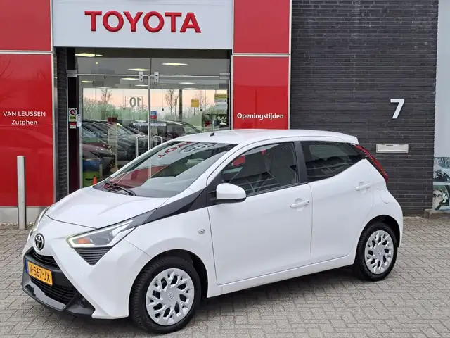 Toyota Aygo X X-PLAY CAMERA AIRCO APPLE/ANDROID AUDIO-STUURWIELB