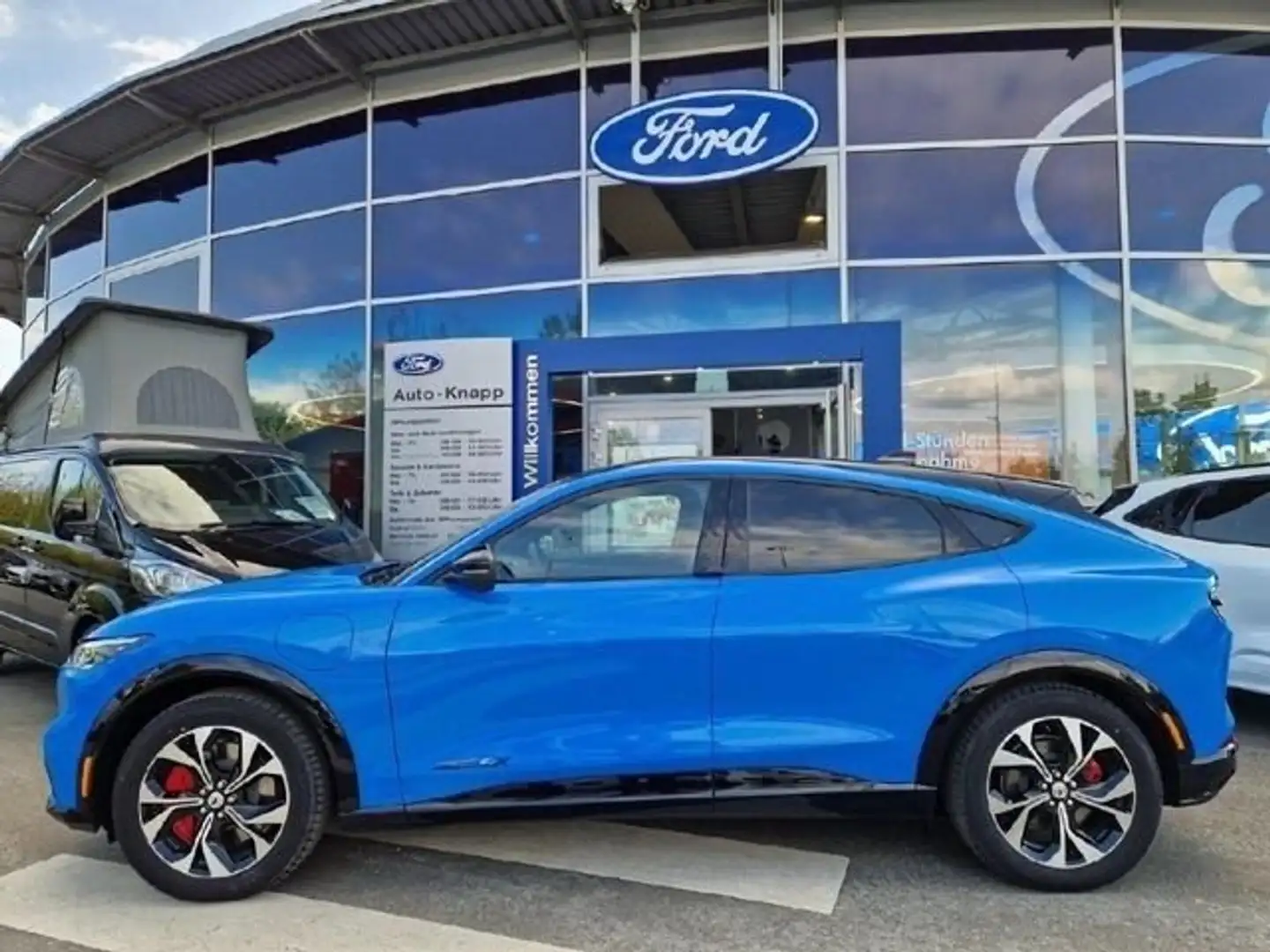Ford Mustang Mach-E Mustang MACH-E Premium AWD Extended Range Panoda Blau - 2