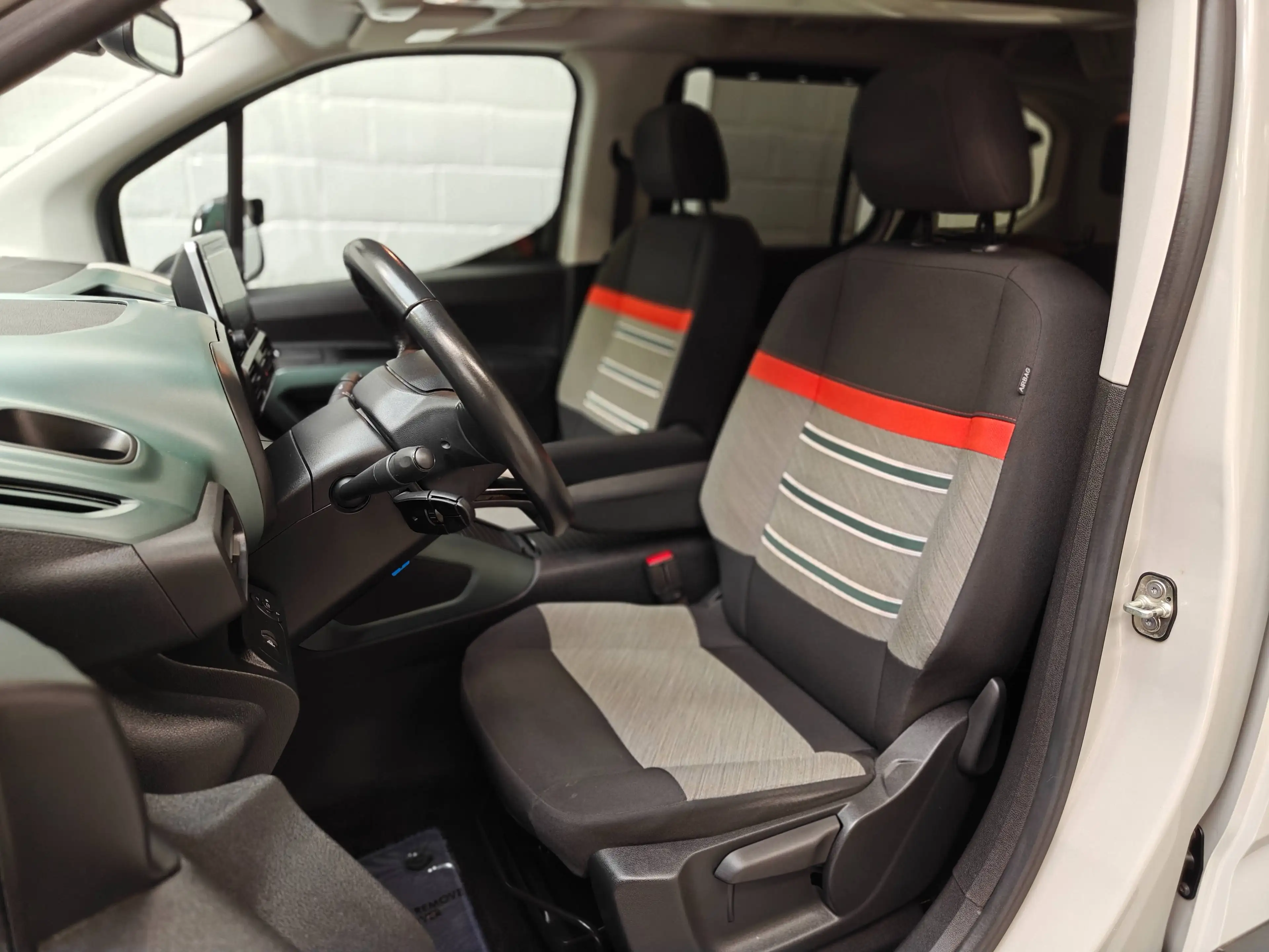 Citroen Berlingo 1.5 BlueHDi XL Feel XTR S - 131pk - Head Up Display - Pano Dak - Mirror Link - Trekhaak — photo 11