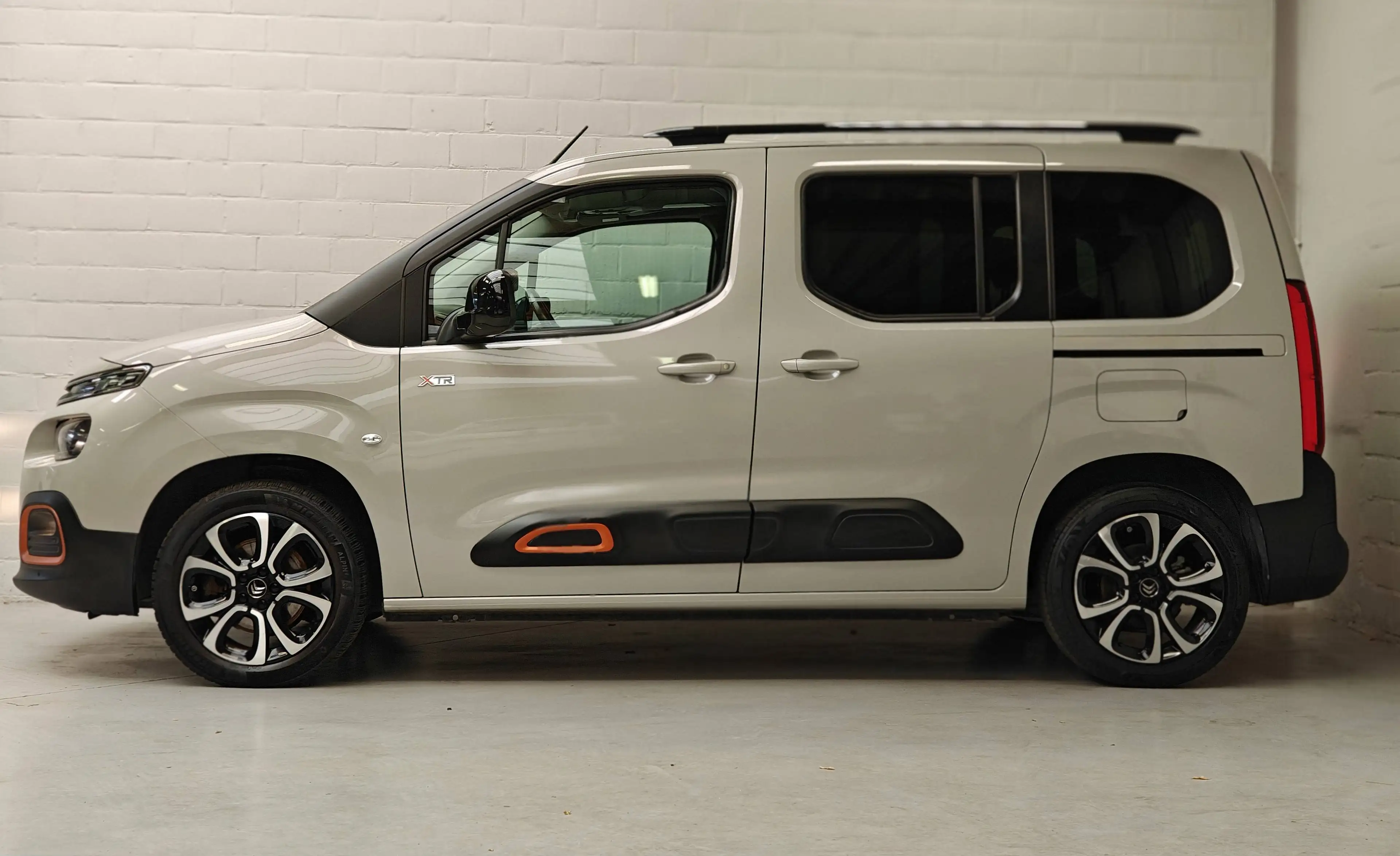 Citroen Berlingo 1.5 BlueHDi XL Feel XTR S - 131pk - Head Up Display - Pano Dak - Mirror Link - Trekhaak — photo 2