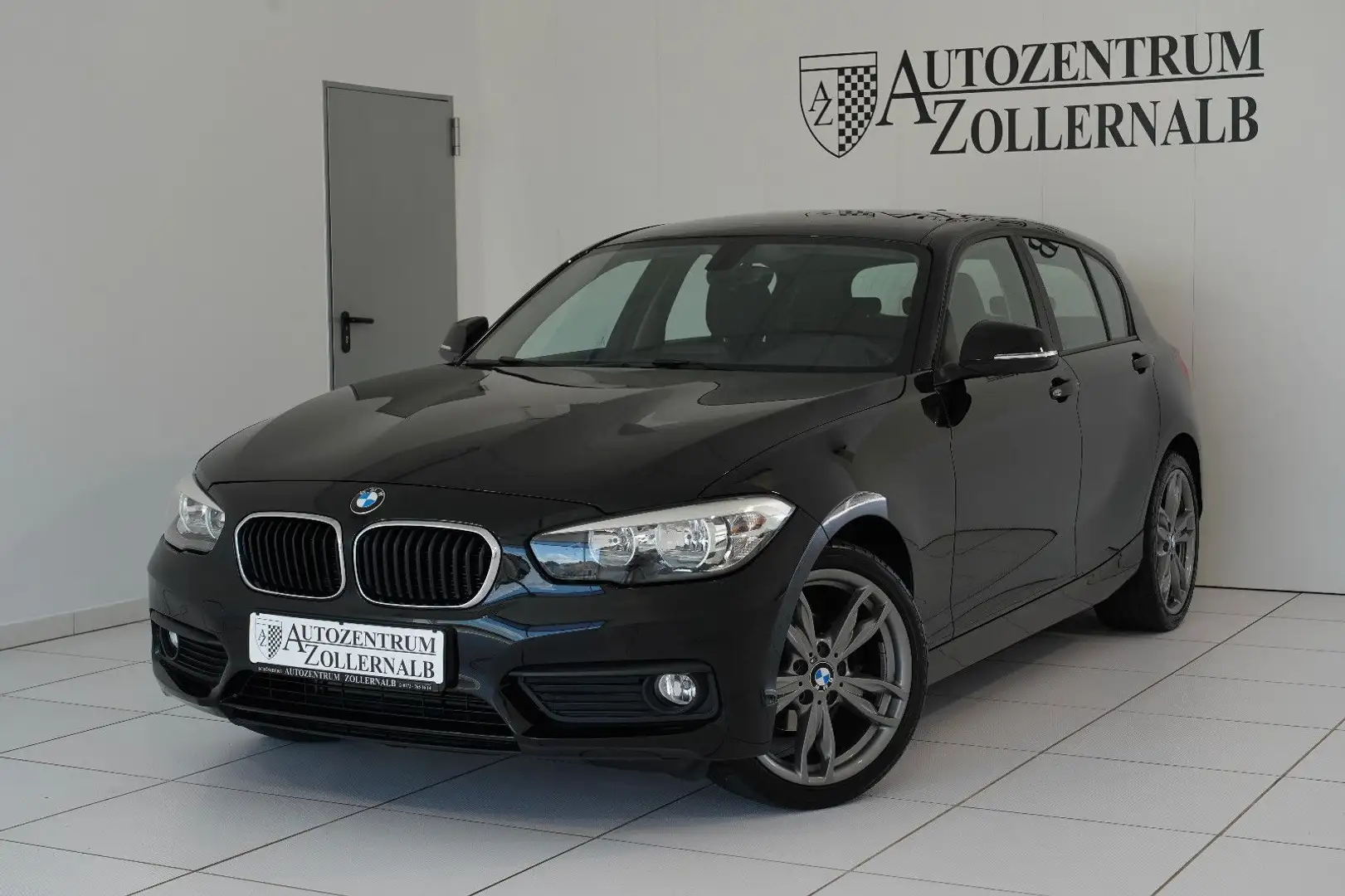 BMW 118 i *M-FELGEN*SHZ*AHK*GEPFLEGTER ZUSTAND* Schwarz - 1