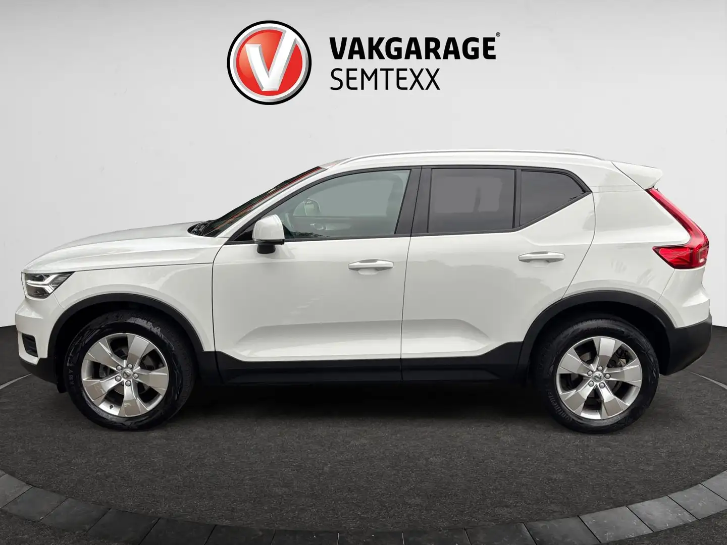 Volvo XC40 1.5 T3 Momentum Pro | Automaat | Clima | Navi | Cr Wit - 2