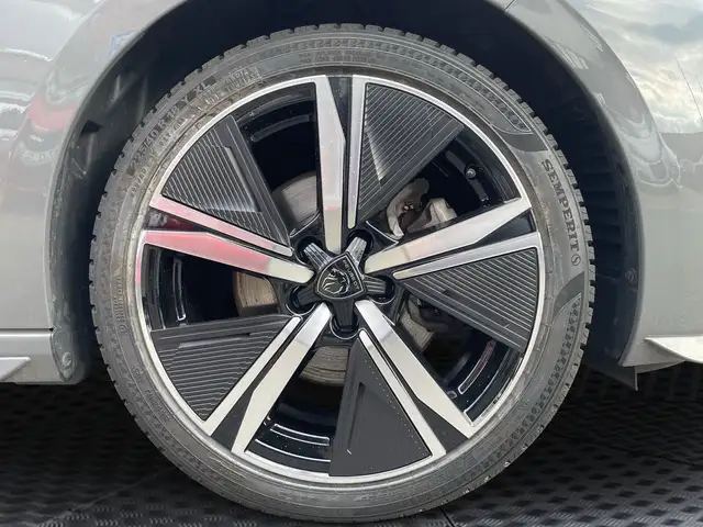 Peugeot 308 view 9