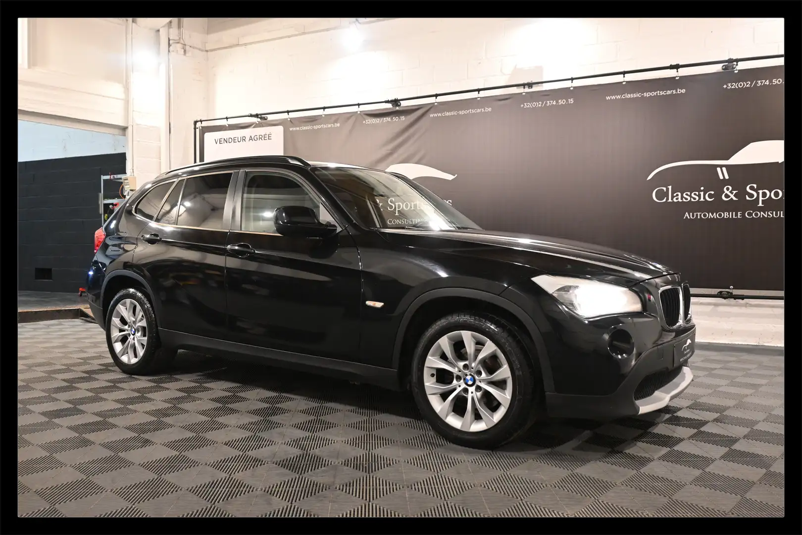 BMW X1 2.0iA sDrive18 / AUTOMATIQUE / SPORT / ATTELAGE ! Noir - 1