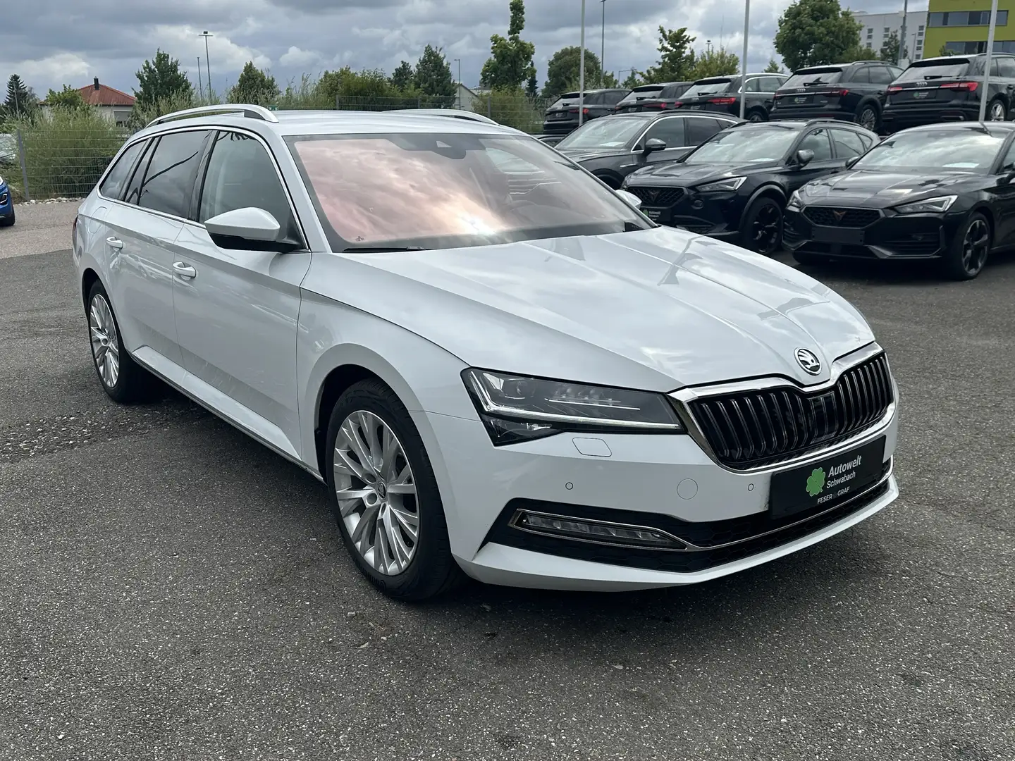 Skoda Superb Combi Style 2.0 TDI AHK LED PDC ACC SHZ Weiß - 2
