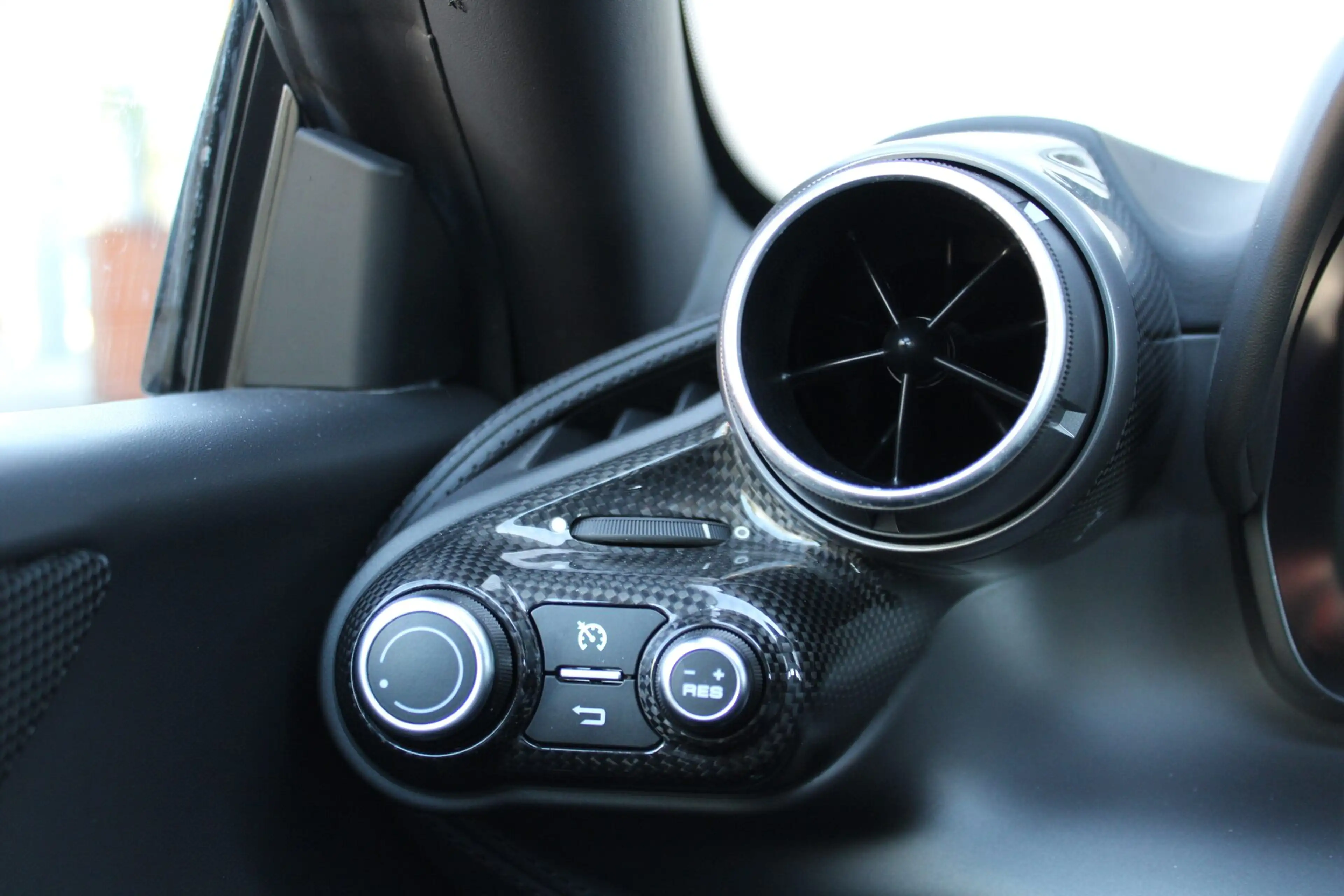 Ferrari F8 Tributo 3.9 V8 HELE — photo 27