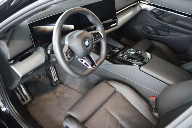 BMW 5 Series view 7