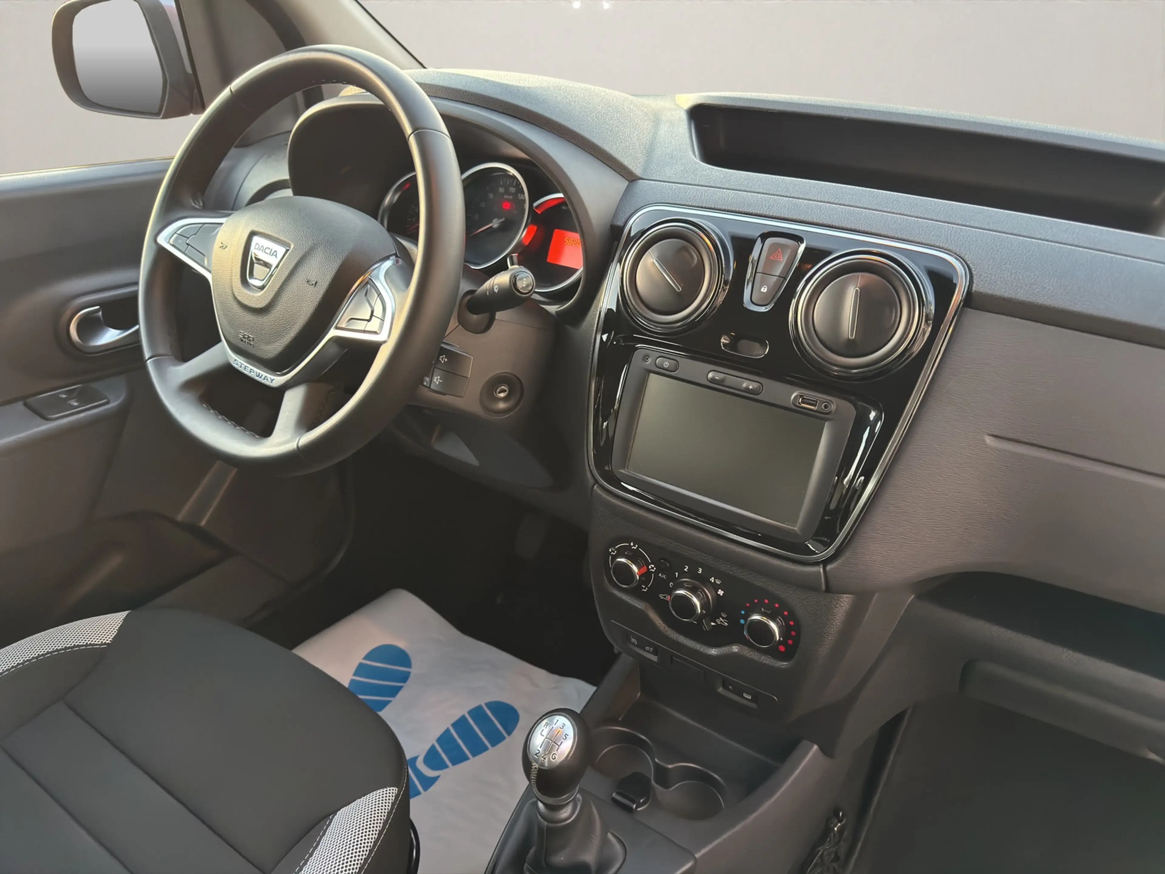 Dacia Dokker Stepway Celebration 1,5 Ltr.-70 kW BLUE dCi Diesel — photo 14