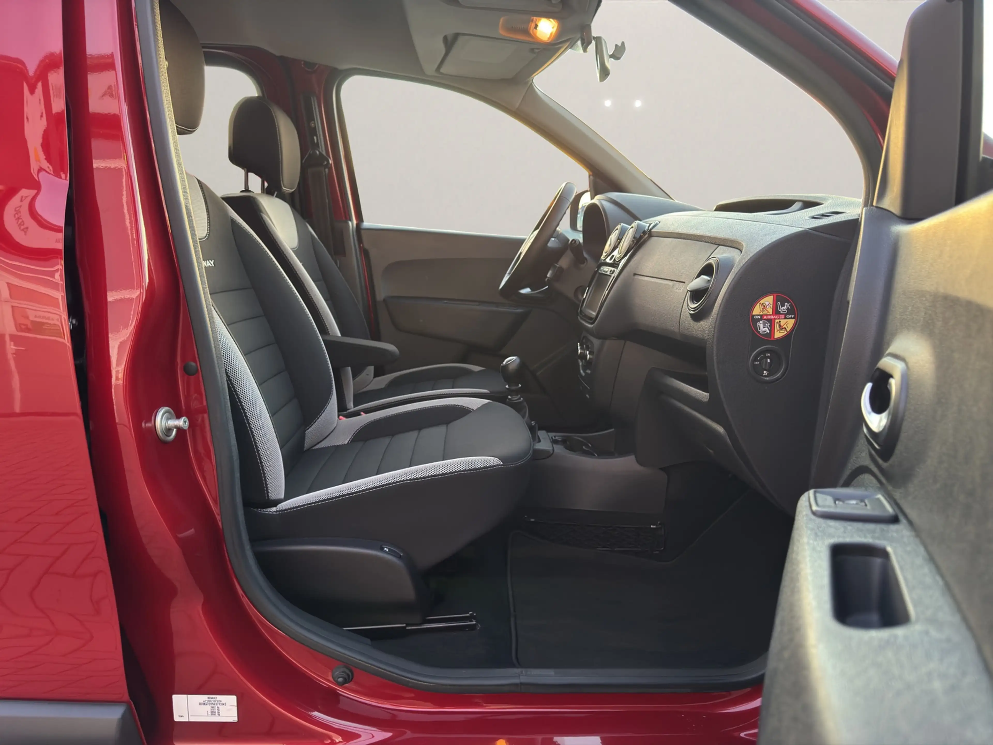 Dacia Dokker Stepway Celebration 1,5 Ltr.-70 kW BLUE dCi Diesel — photo 13