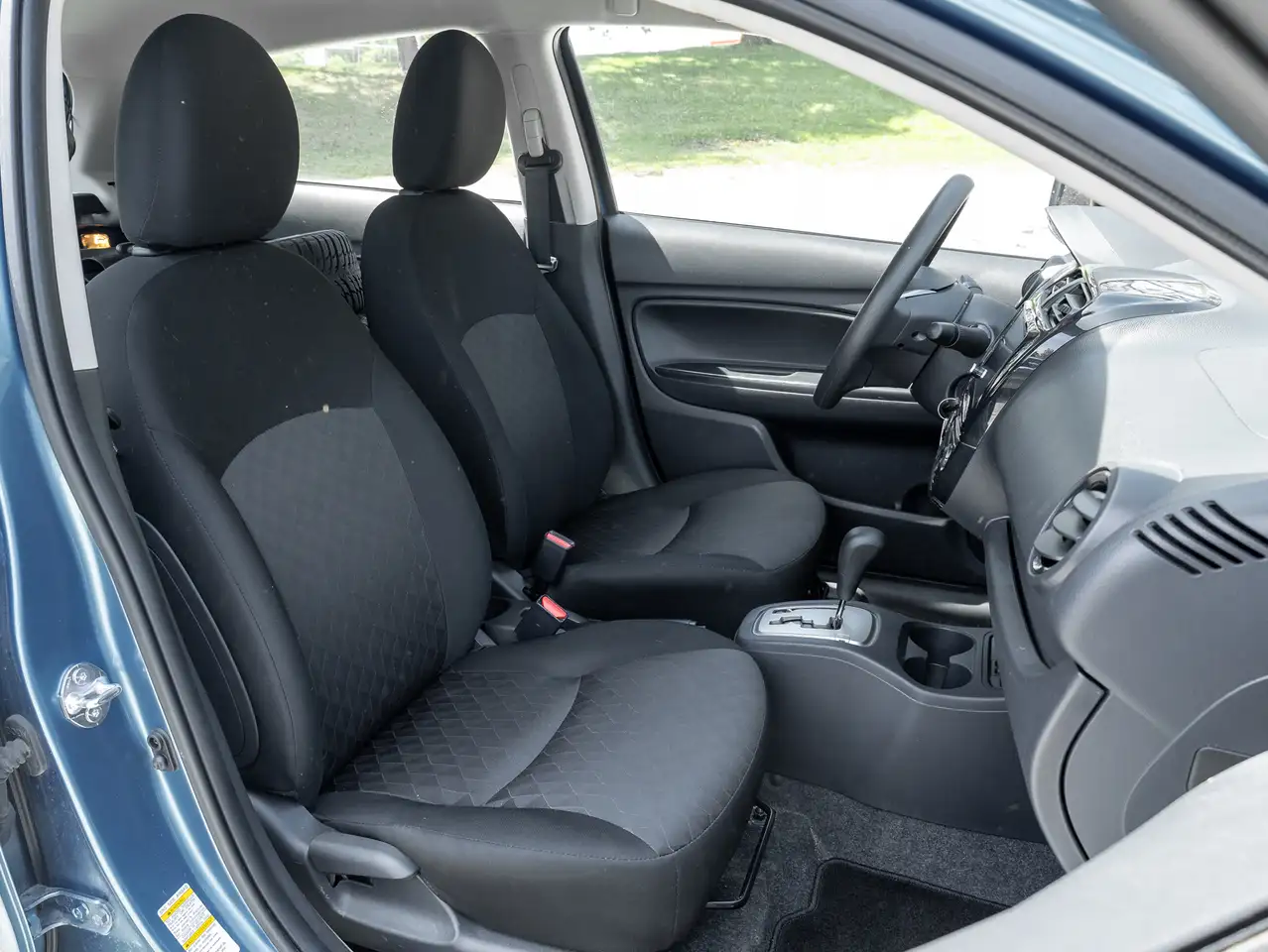 Mitsubishi Mirage снимка Mitsubishi Mirage