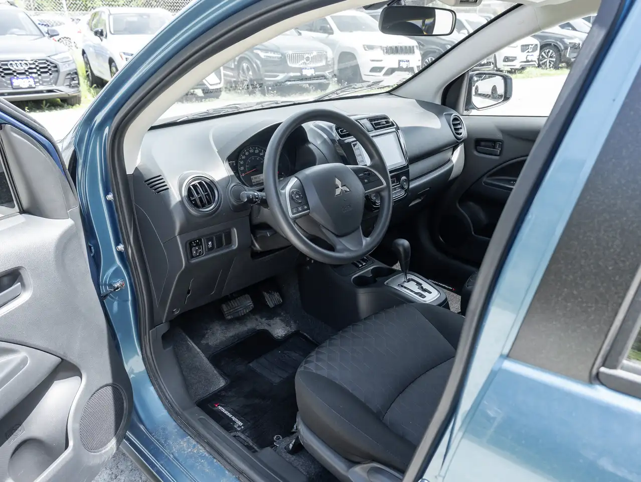 Mitsubishi Mirage снимка Mitsubishi Mirage