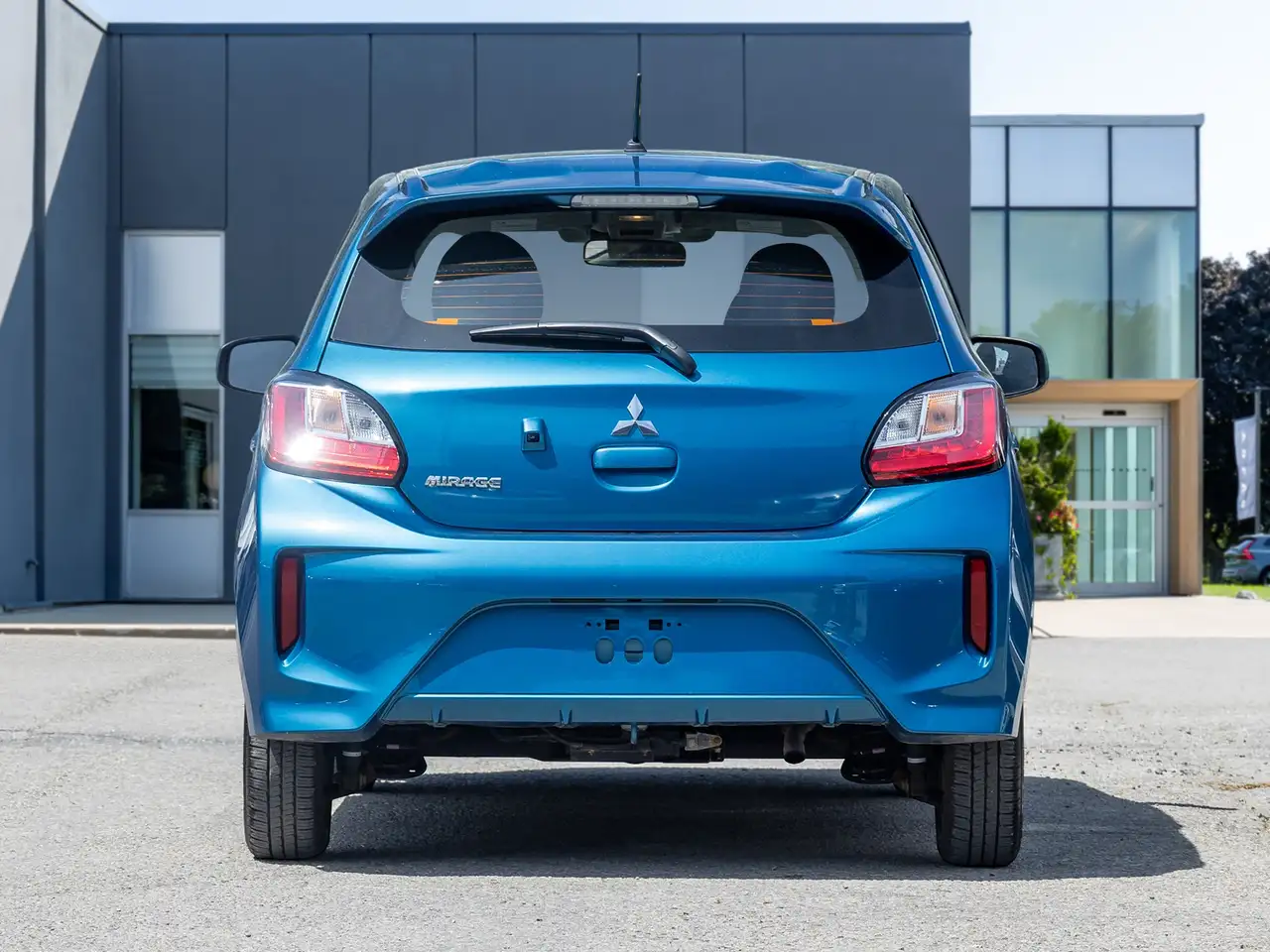 Mitsubishi Mirage снимка Mitsubishi Mirage