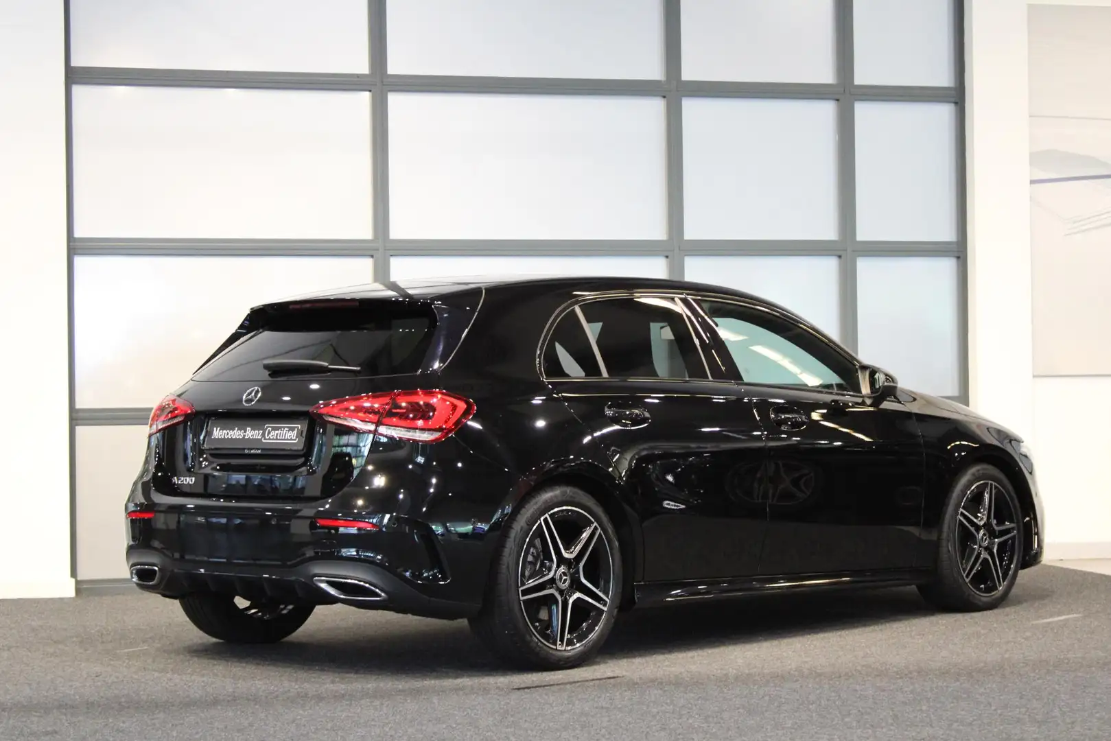 Mercedes-Benz A 200 Hatchback Line AMG Zwart - 2