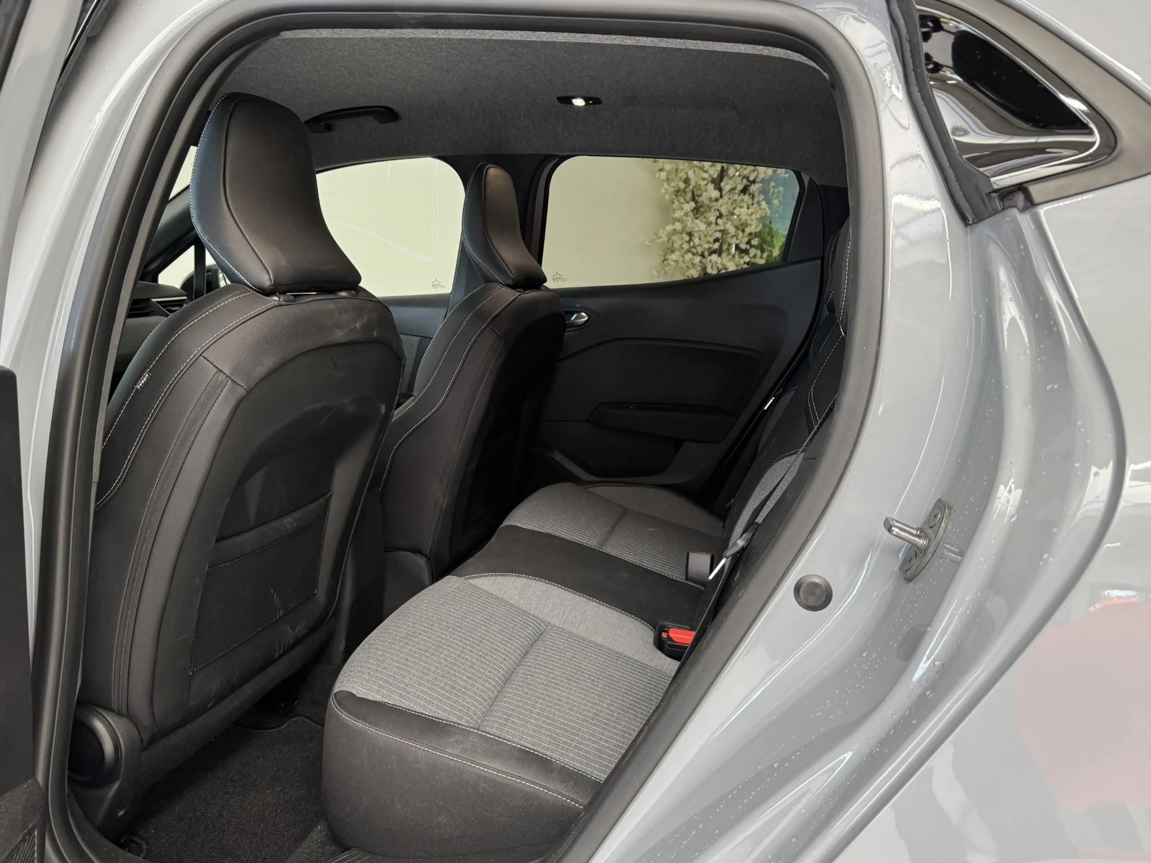 Renault Clio 1.6 E-Tech Full Hybrid 145 Techno | Stoelverwarmin — photo 32