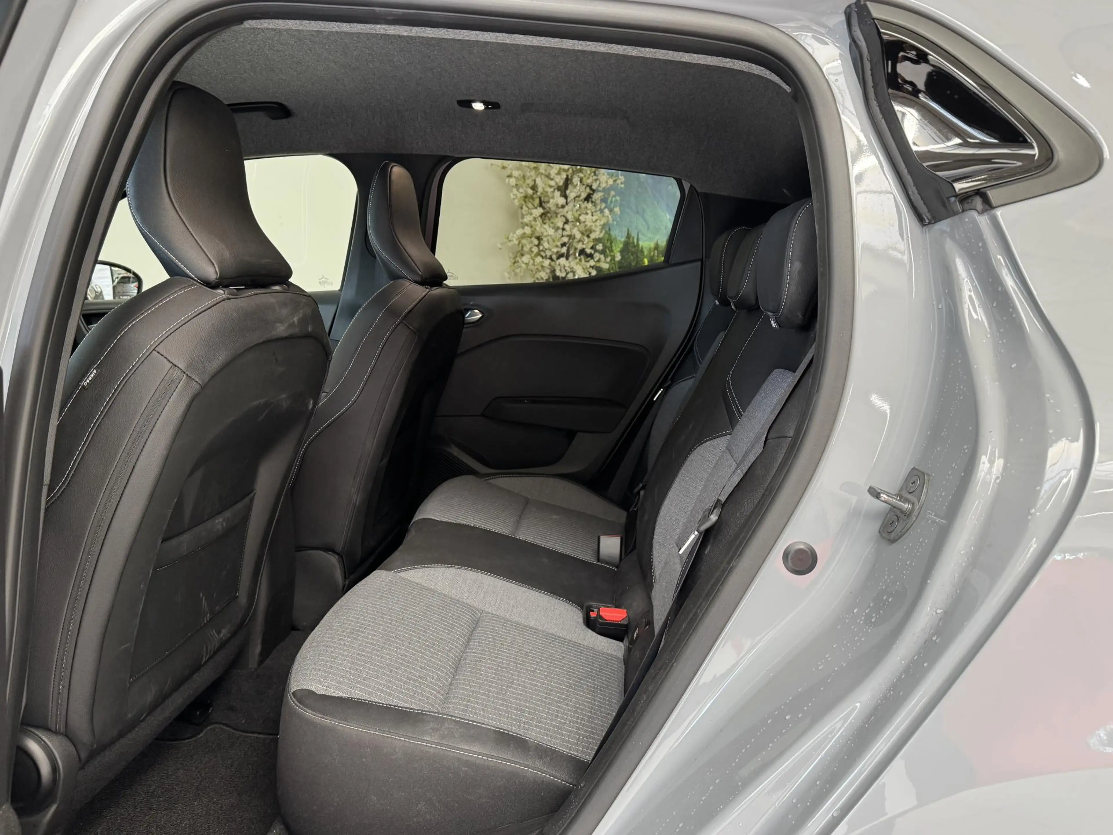 Renault Clio 1.6 E-Tech Full Hybrid 145 Techno | Stoelverwarmin — photo 7