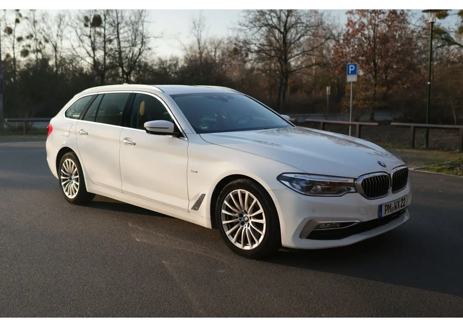 BMW 530 530d xDrive Touring Aut.Luxury Line Fehér - 1