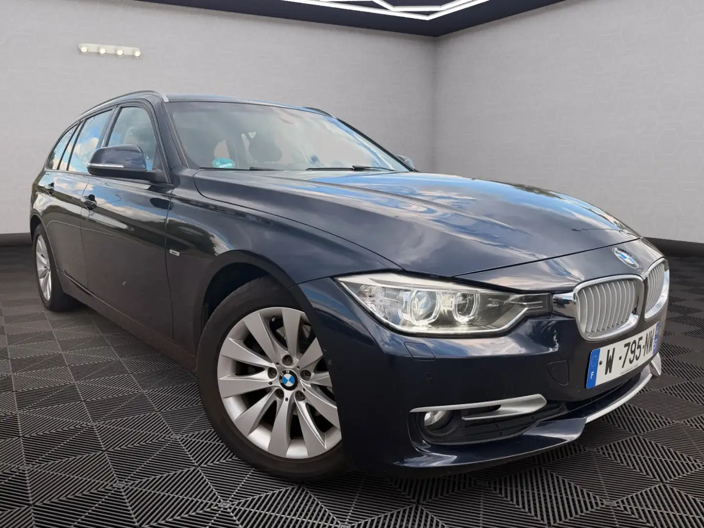 BMW 320 320d Confort Bleu - 2