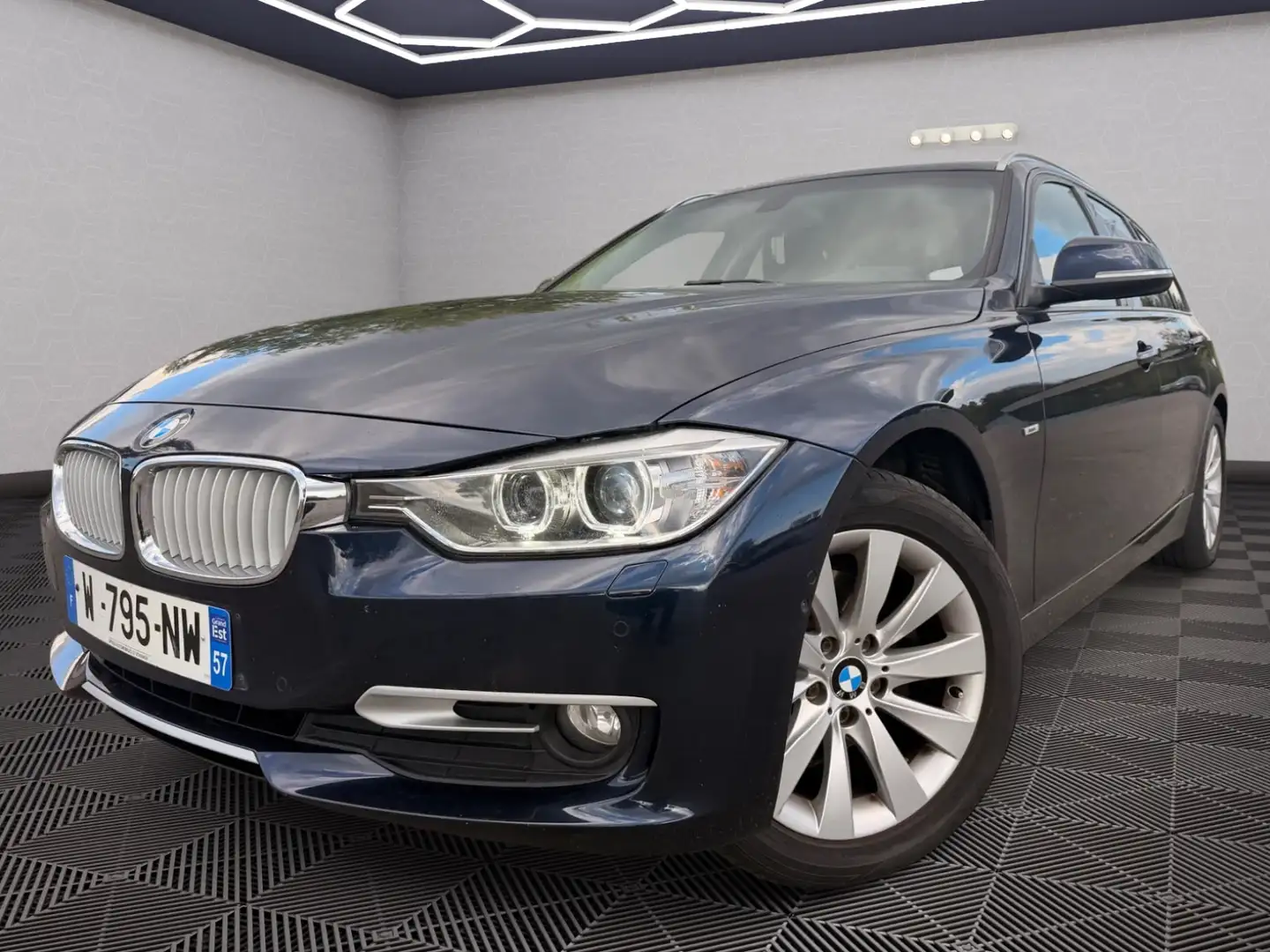 BMW 320 320d Confort Bleu - 1