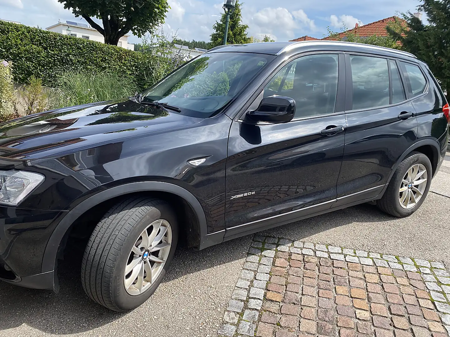 BMW X3 xDrive20d Österreich-Paket Aut. Schwarz - 2