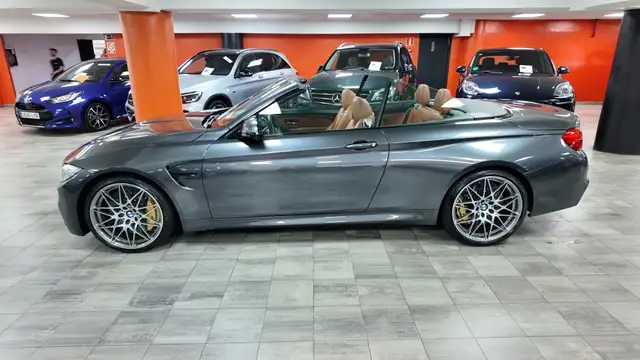 BMW M4 view 3