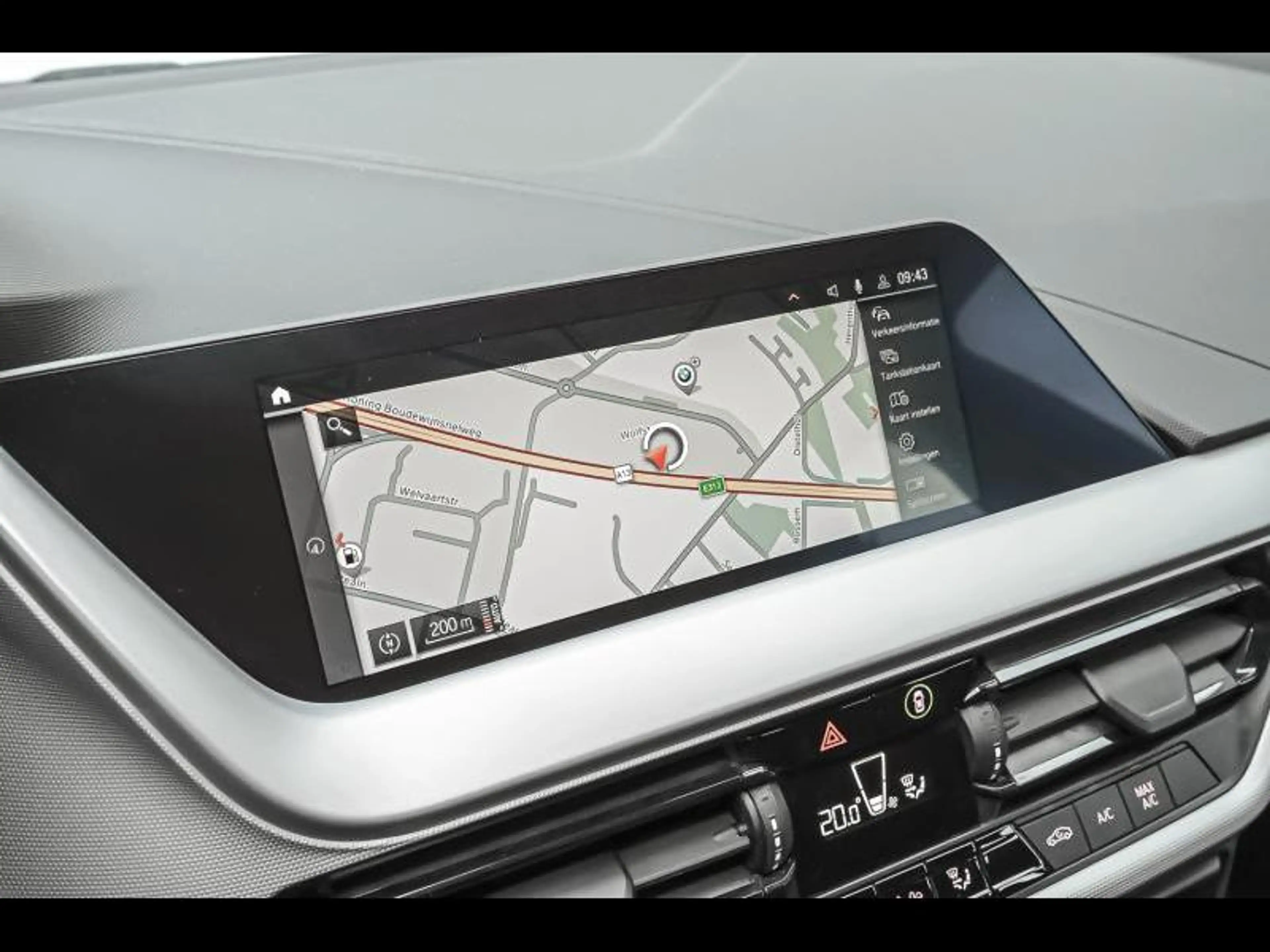 BMW 118 Hatch — photo 11