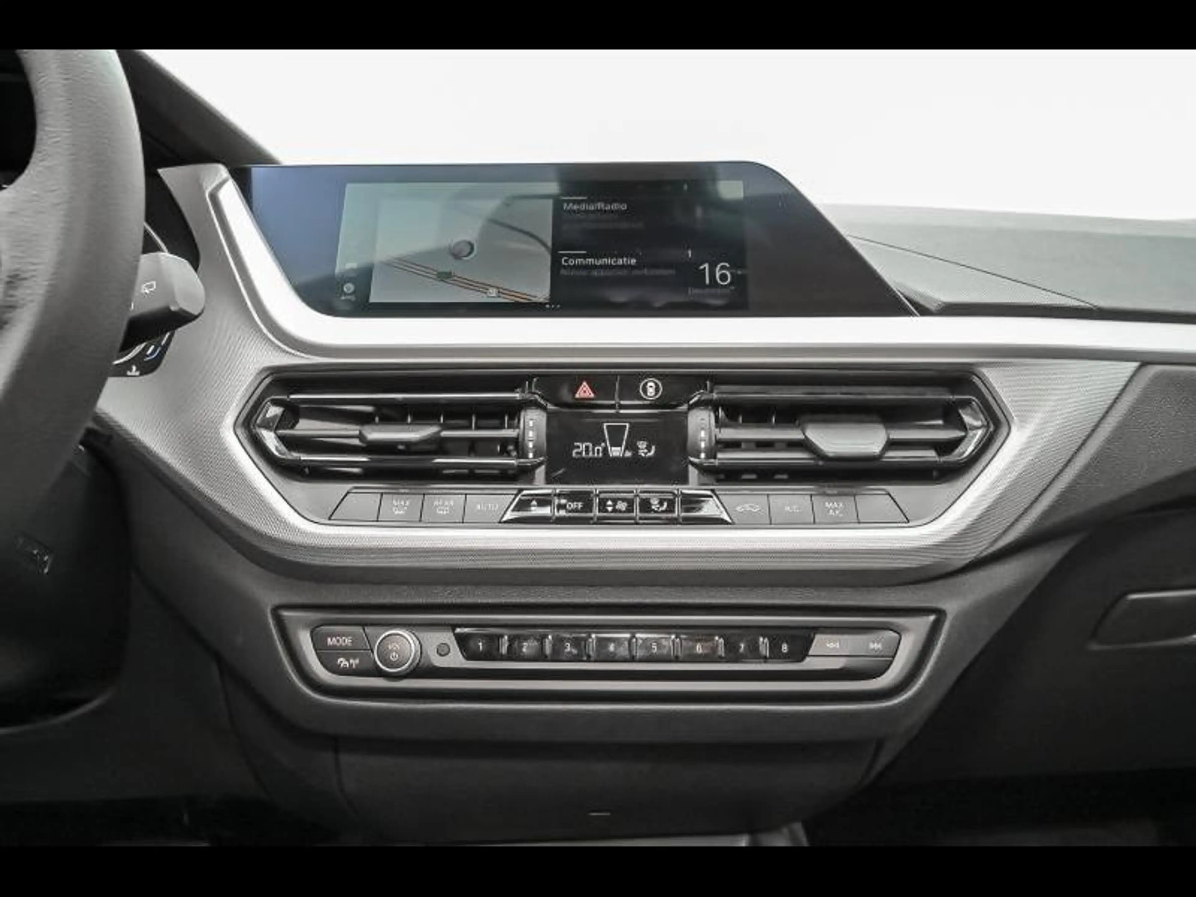BMW 118 Hatch — photo 10