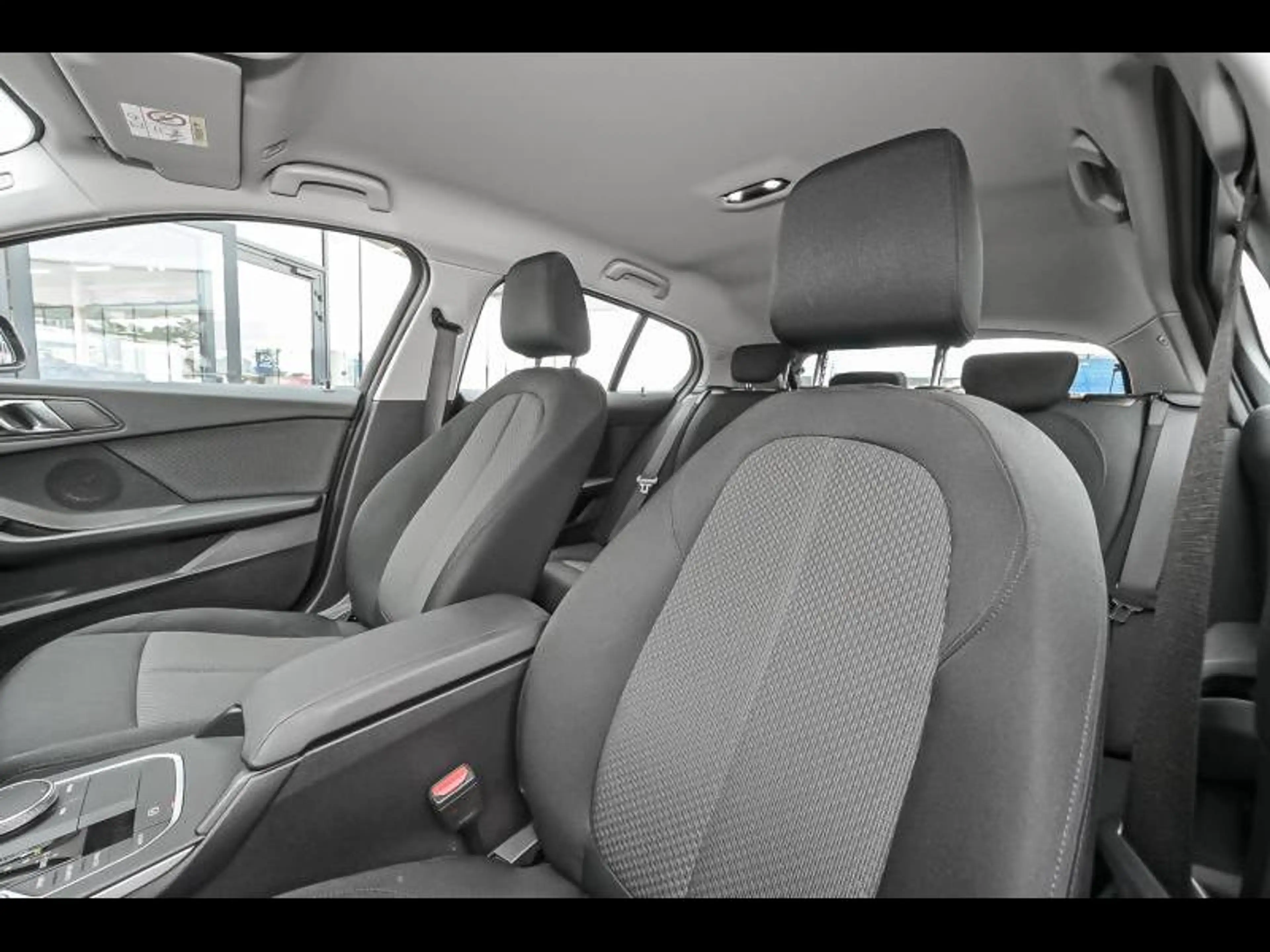BMW 118 Hatch — photo 13