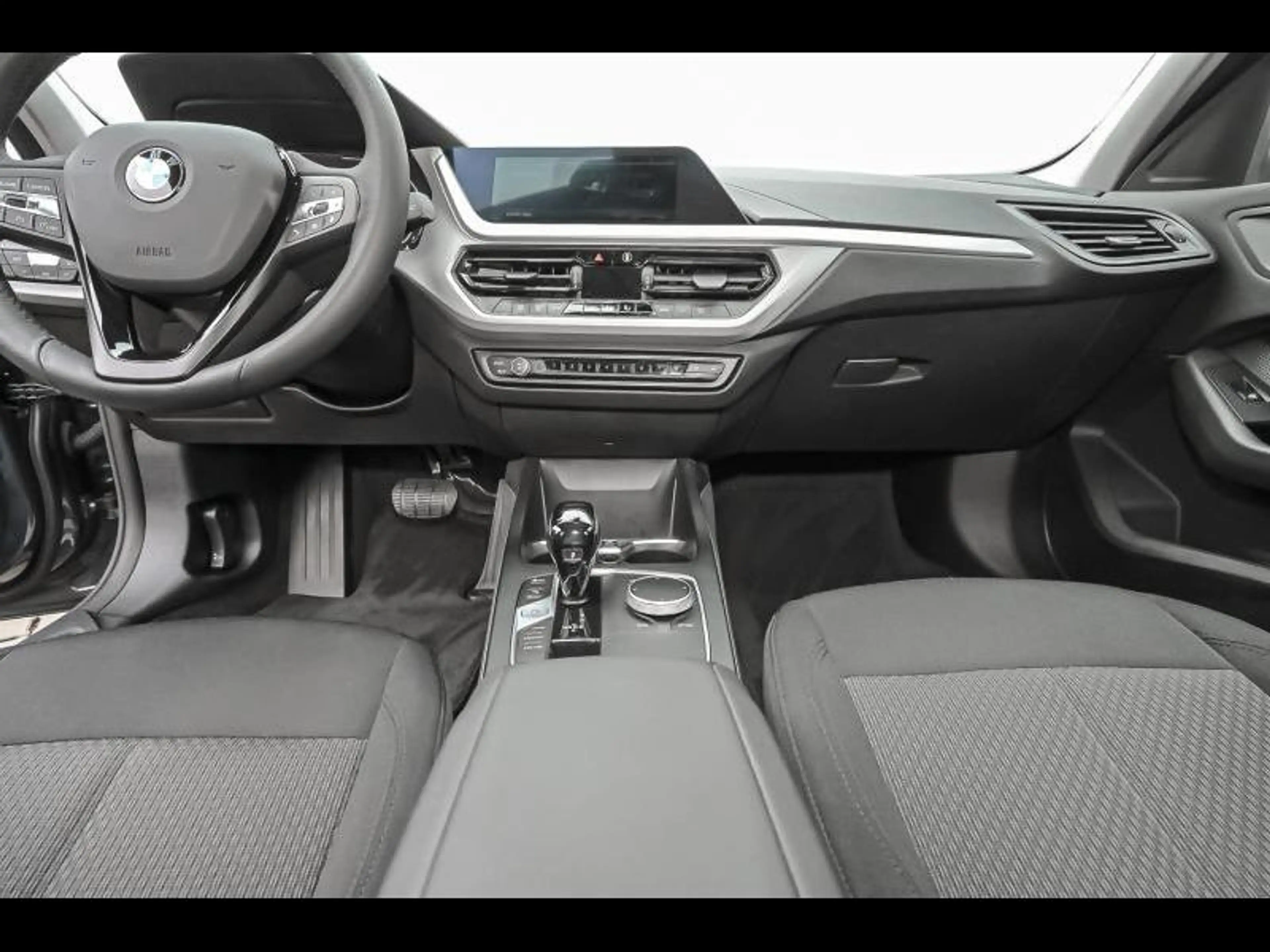 BMW 118 Hatch — photo 6